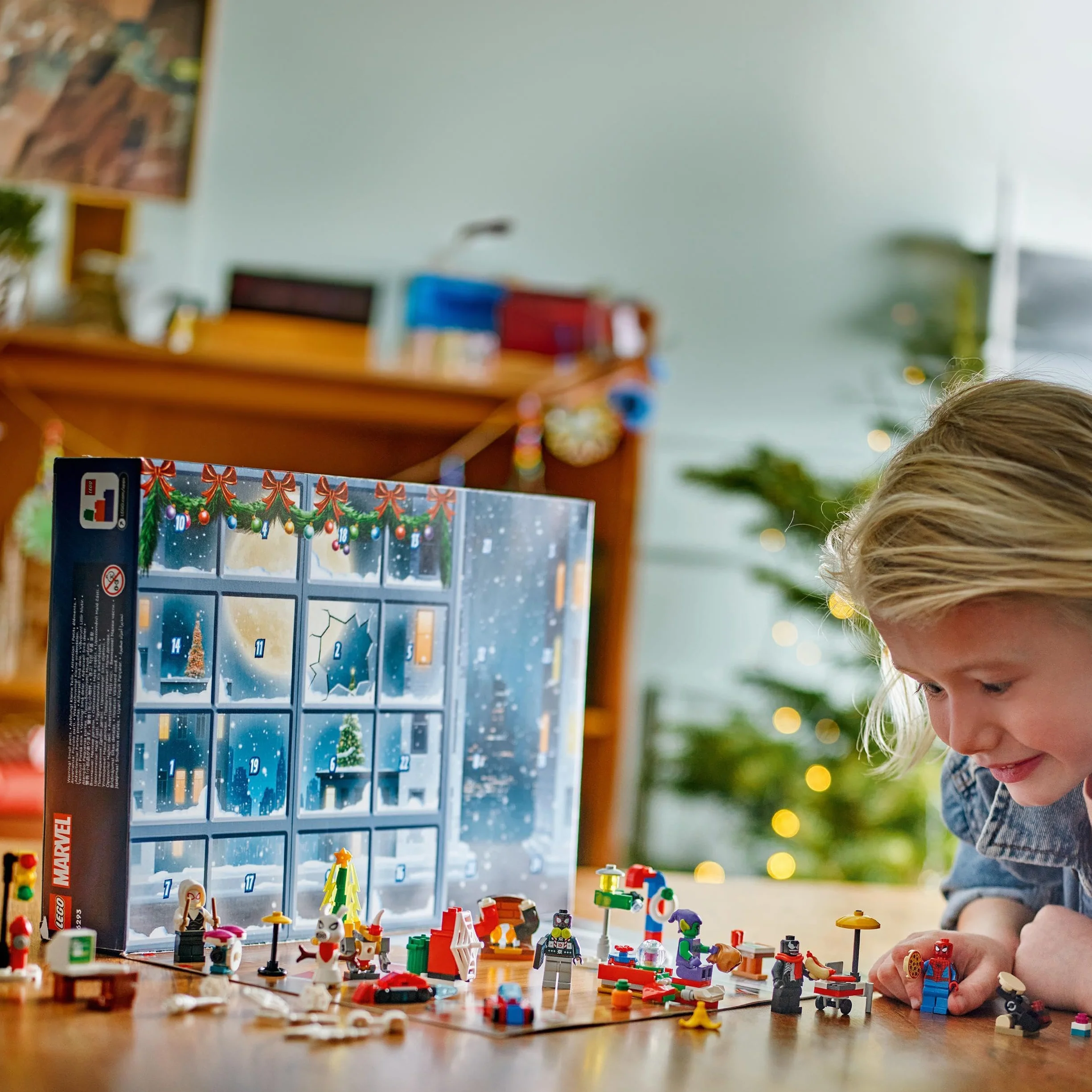LEGO Marvel Calendario de Adviento 2024 Spider-Man Juguetes de Construcción de Superhéroes con Minifiguras para el Juego de rol, Regalo Pre-Navideño para Niños y Niñas de 7 Años o Más 76293