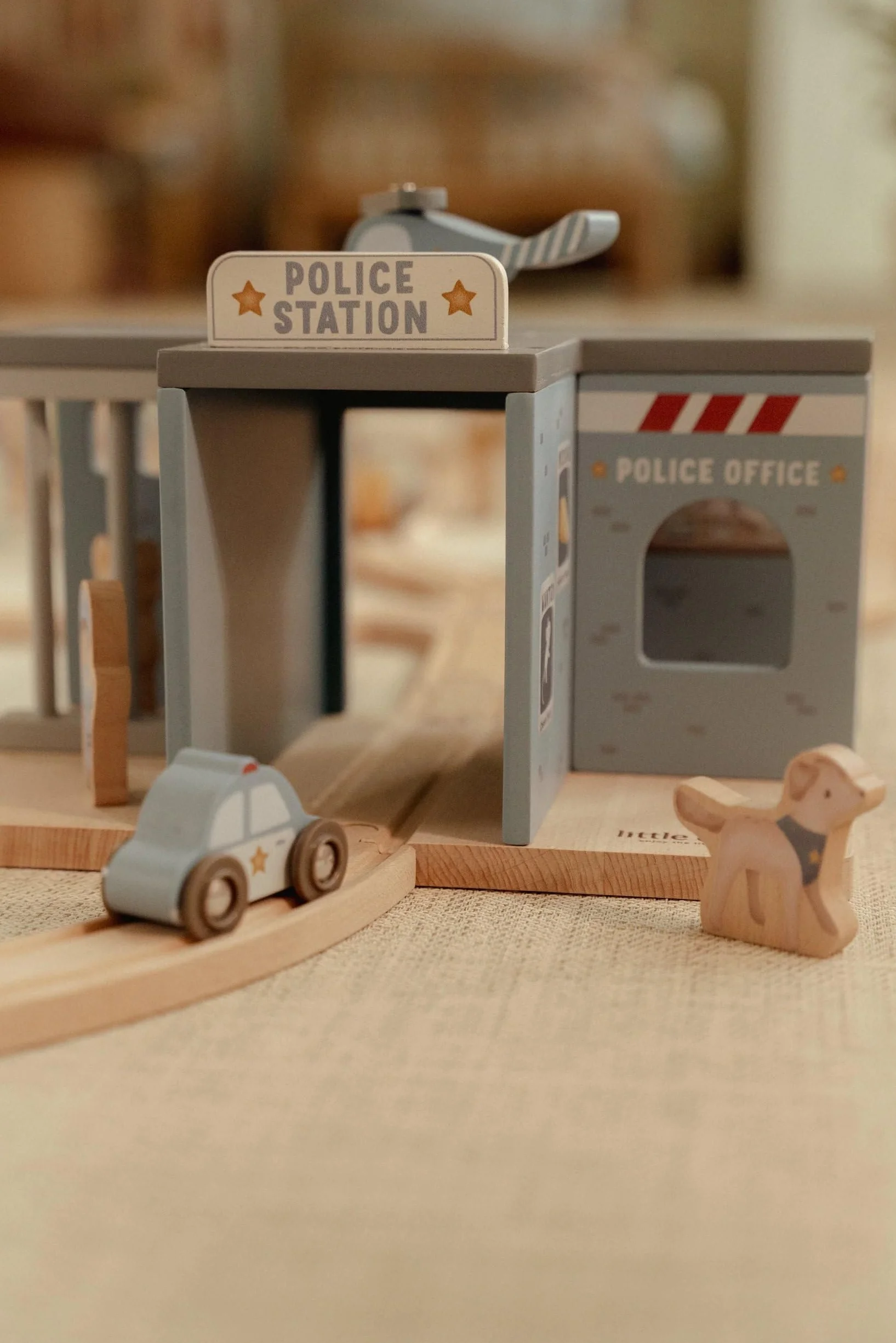 Little Dutch 2539 casa de madera de la estación de policía con accesorios - azul