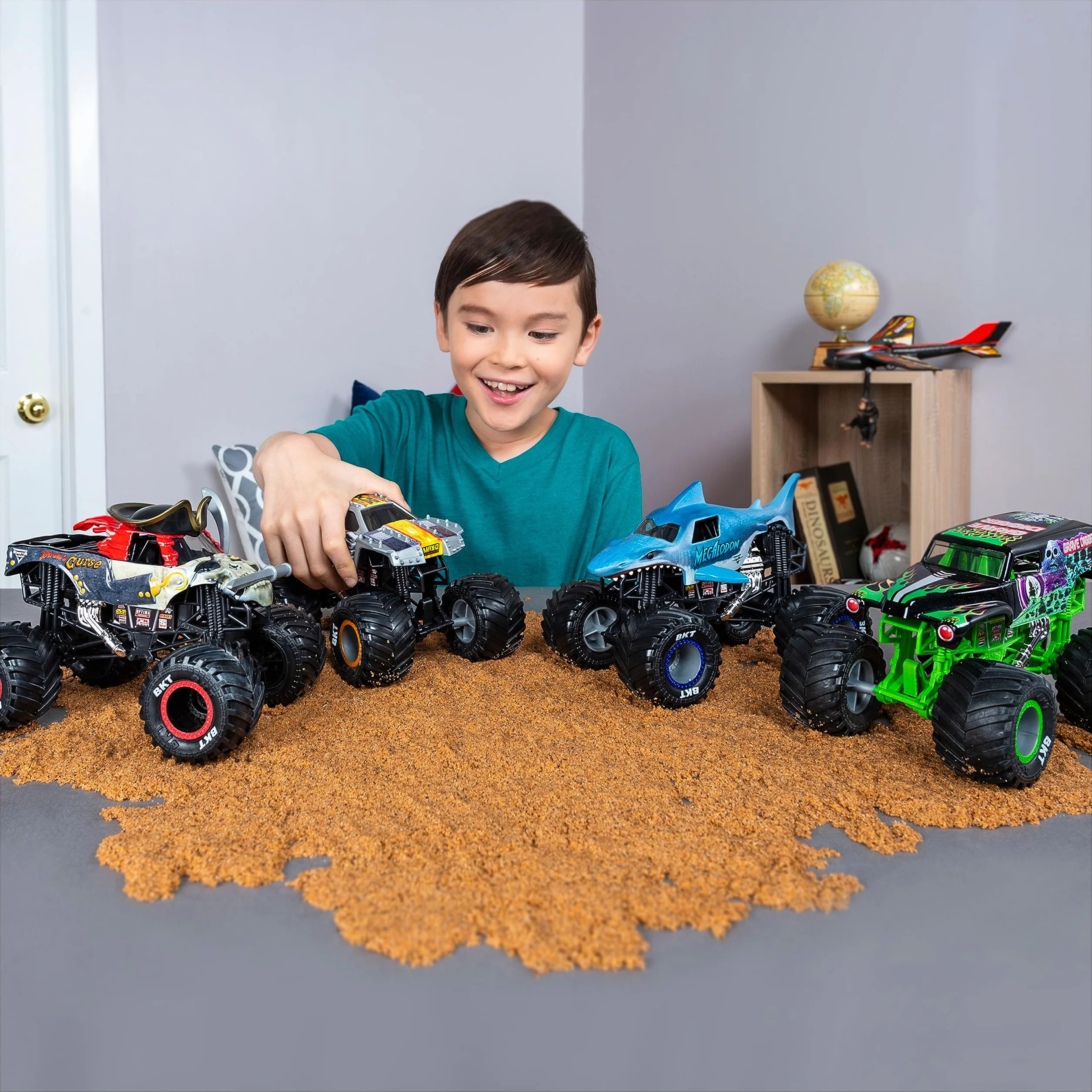 Monster Jam Coche Monster Truck Oficial Escala 1:24 Modelo Aleatorio Juguetes Niños 3 años+