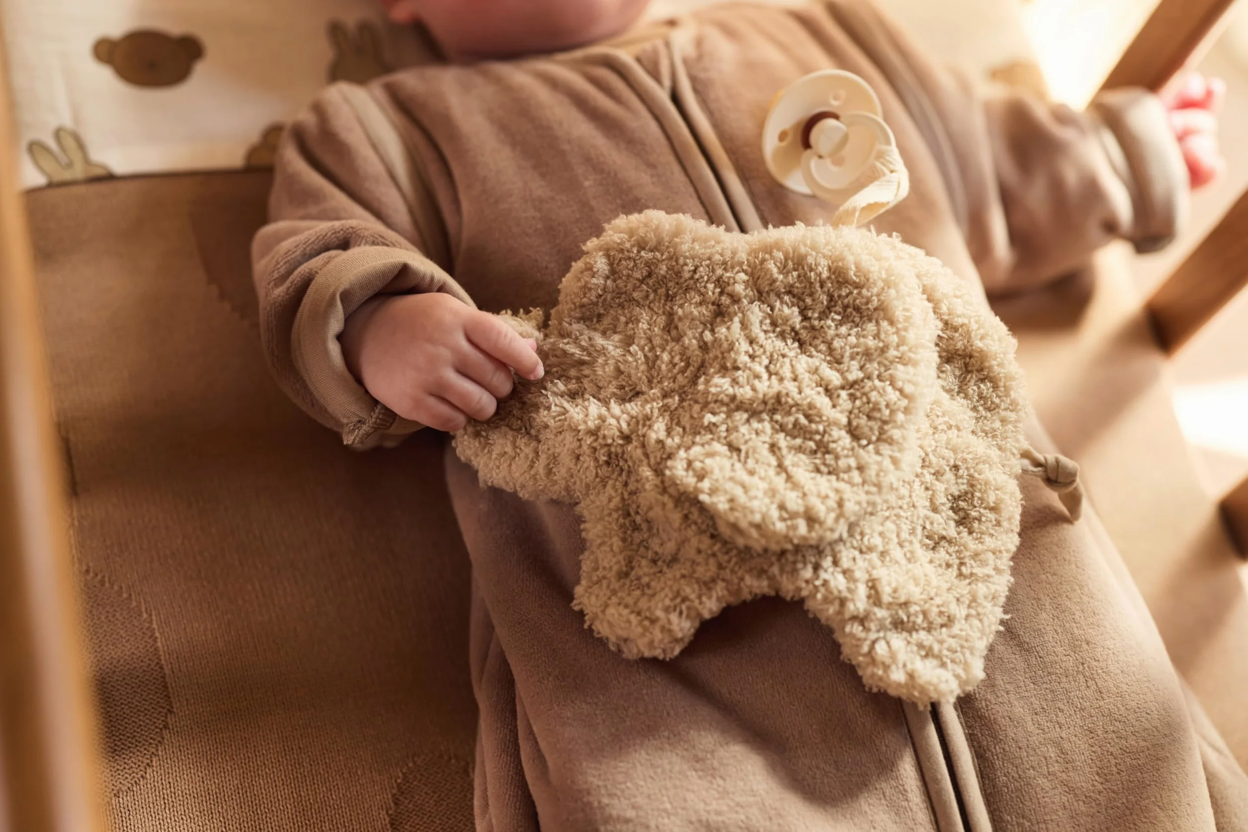 Jollein Saco de Dormir para bebé - 110 cm - Velvet - Algodón - 2.0 TOG - Sin Mangas - Certificado Oeko-Tex - Saco de Dormir para bebé - para Primavera y otoño - Milky Coffee