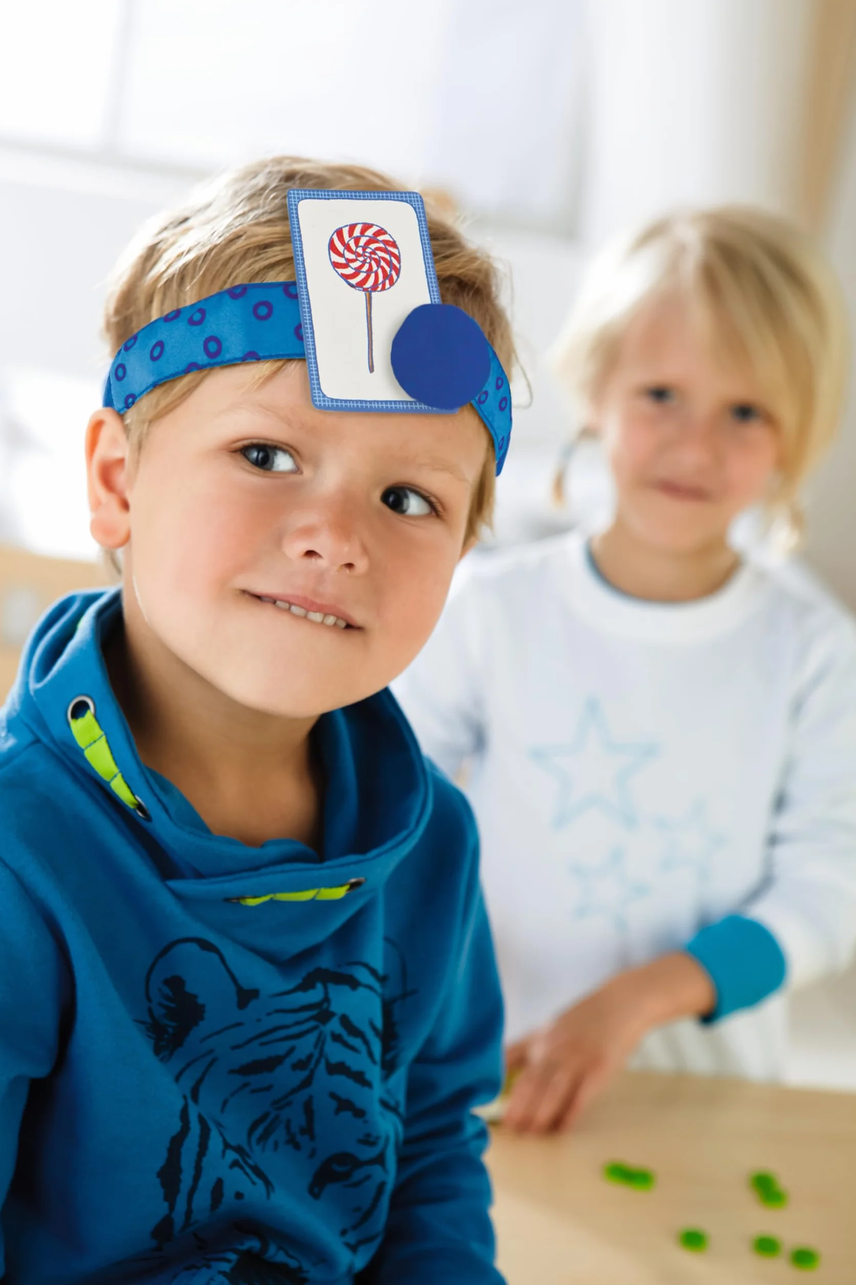 HABA Juego Infantil de Mesa Who I Am ¿Quién Soy? para Más 5 años