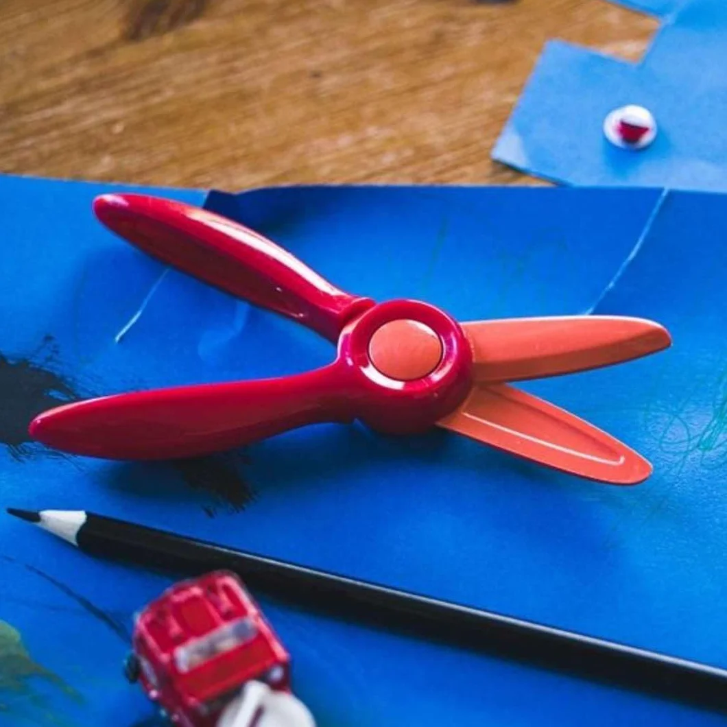 Fiskars Tijeras para niños, A partir de 2 años, Para aprender a cortar, Longitud: 13 cm, Hojas y mangos de plástico, Rojo, Starter, 1064065