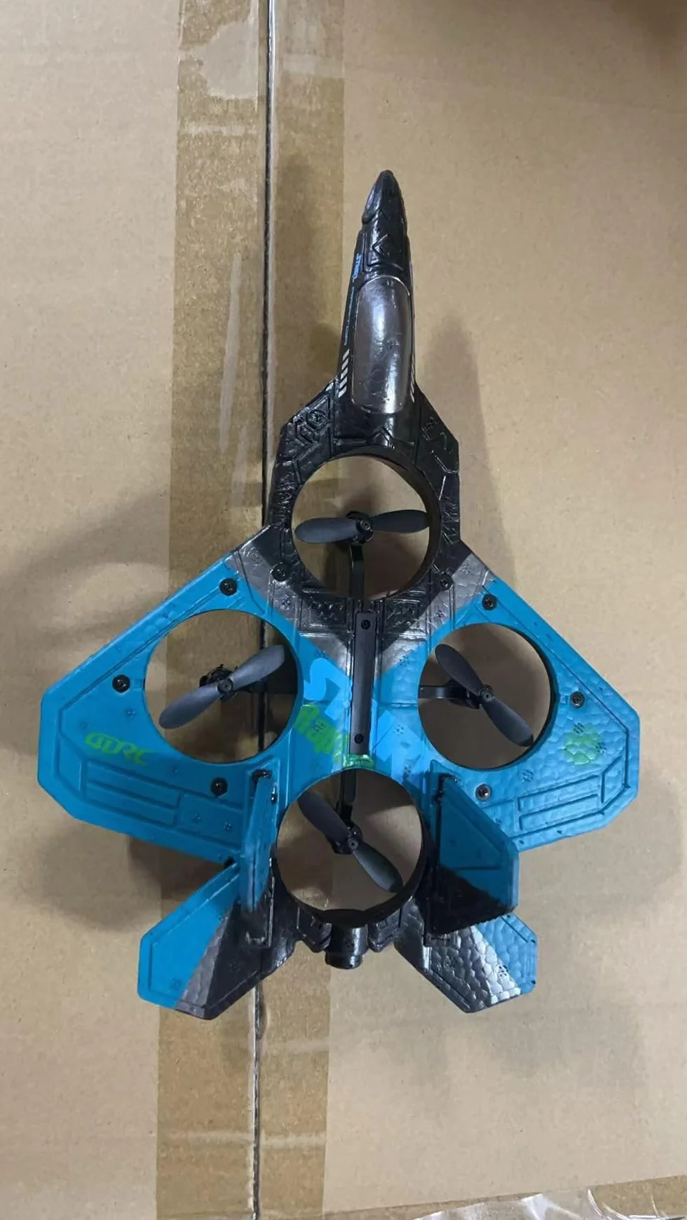 4DRC V17 - Avión teledirigido de 6 Canales, con función Gravity Sensing Stunt Roll Cool Light, avión teledirigido de 2,4 GHz, Planeador Volante a Distancia, fácil de pilotar para Adultos, niños