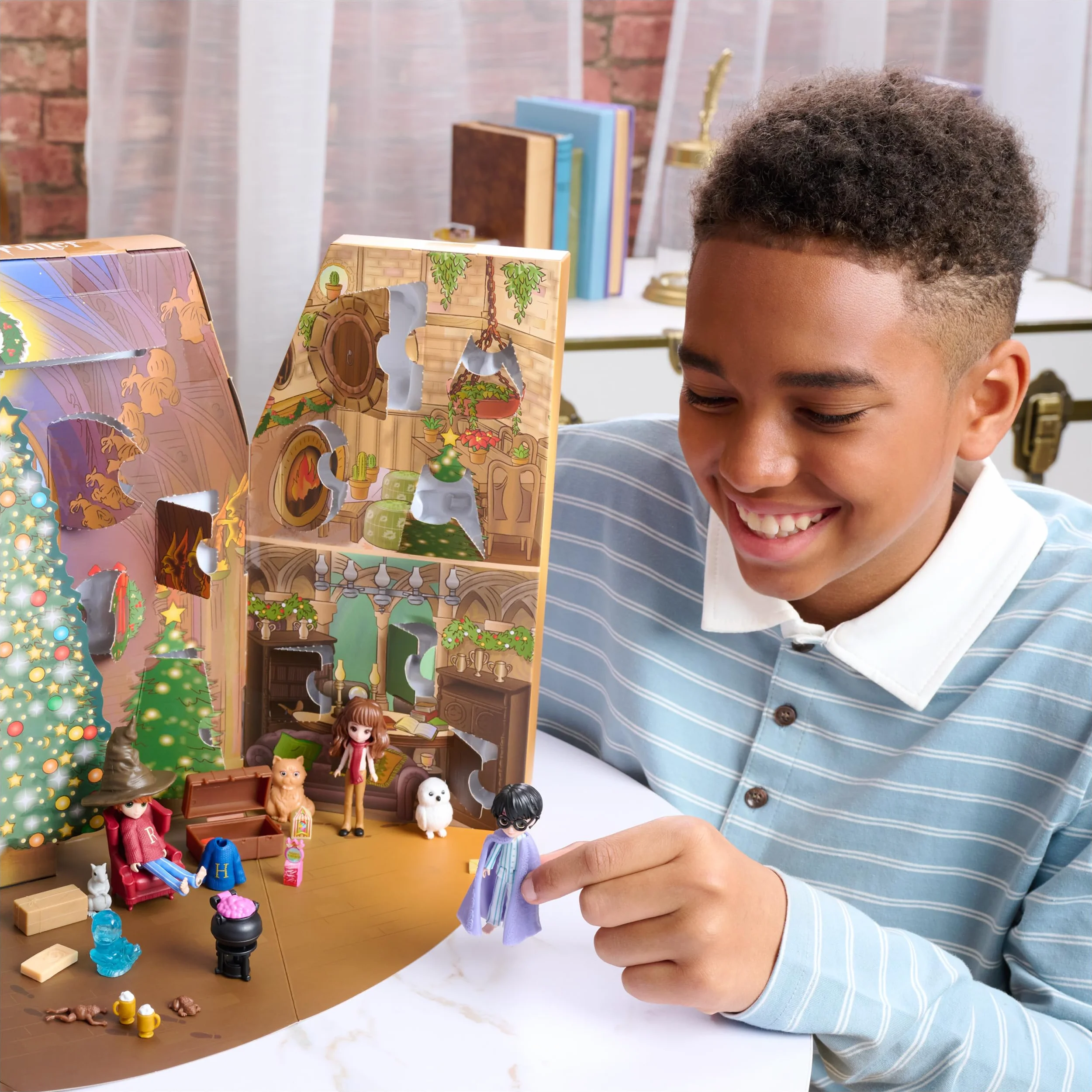 Wizarding World, Harry Potter, Calendario de Adviento de Magical Minis con 24 regalos, Calendario de cuenta atrás para Navidad con juguetes sorpresa, Juguetes para niños y niñas a partir de 6 años