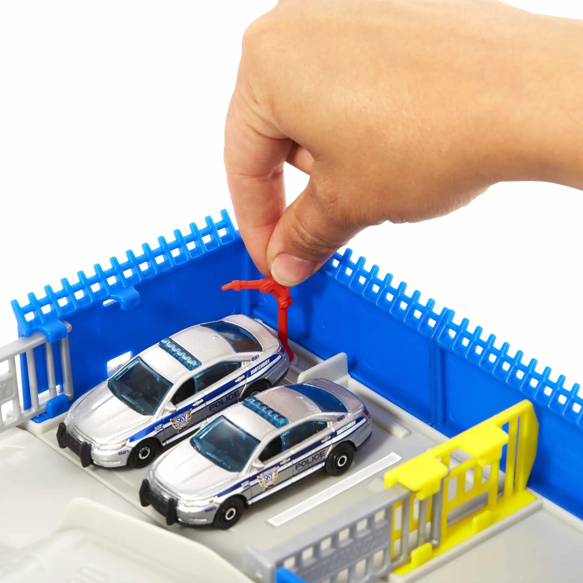 Matchbox Action Drivers Estación de policía Set de Juego con Pistas para Coches de Juguete con Sonidos, Incluye 1 vehículo y 1 helicóptero, +3 años (Mattel HHW22)