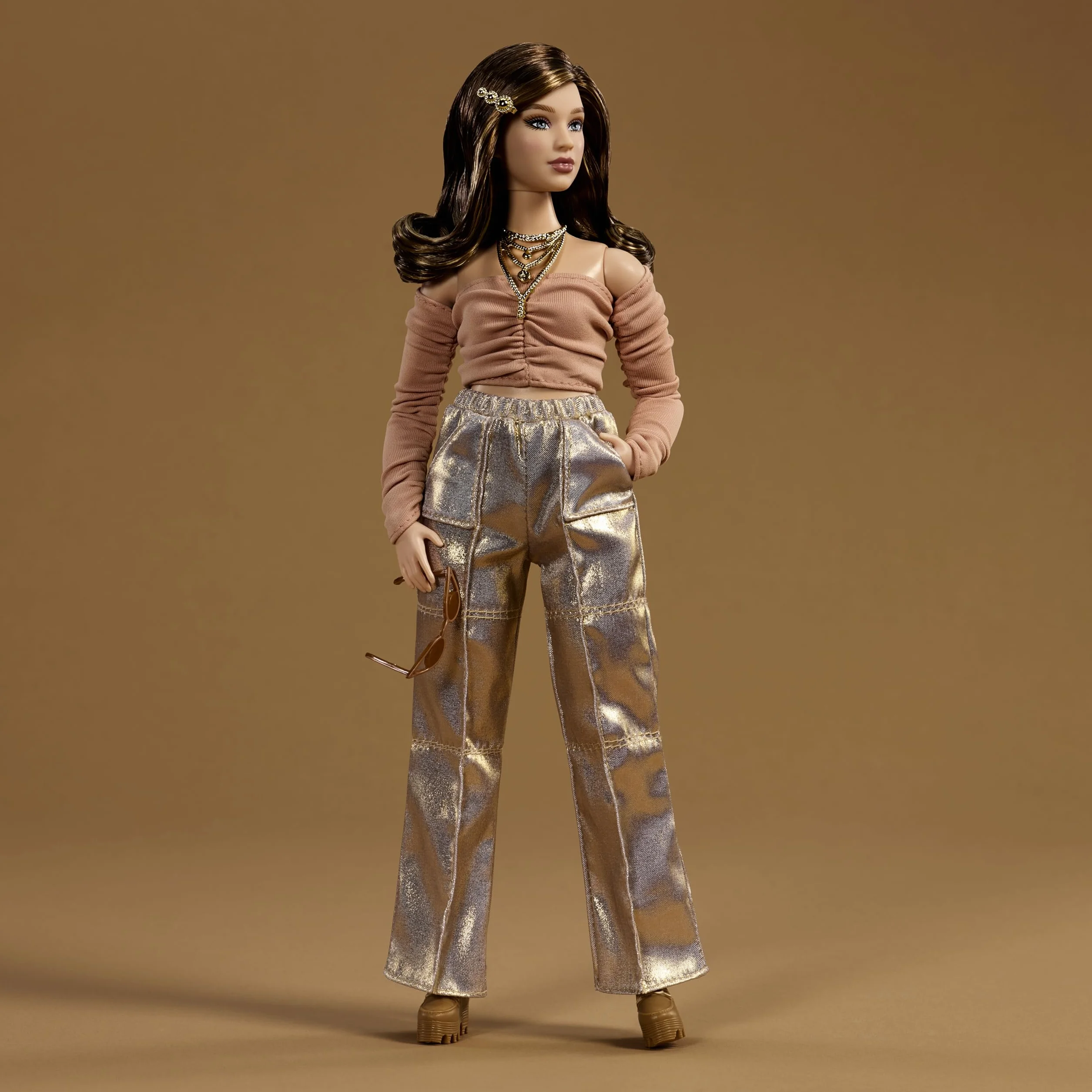 Barbie Basics You Create Kit Neutro 003, Conjunto con muñeca Personalizable, Ropa de Talla Universal, Cuerpo articulado y Cabeza Intercambiable, JJX37