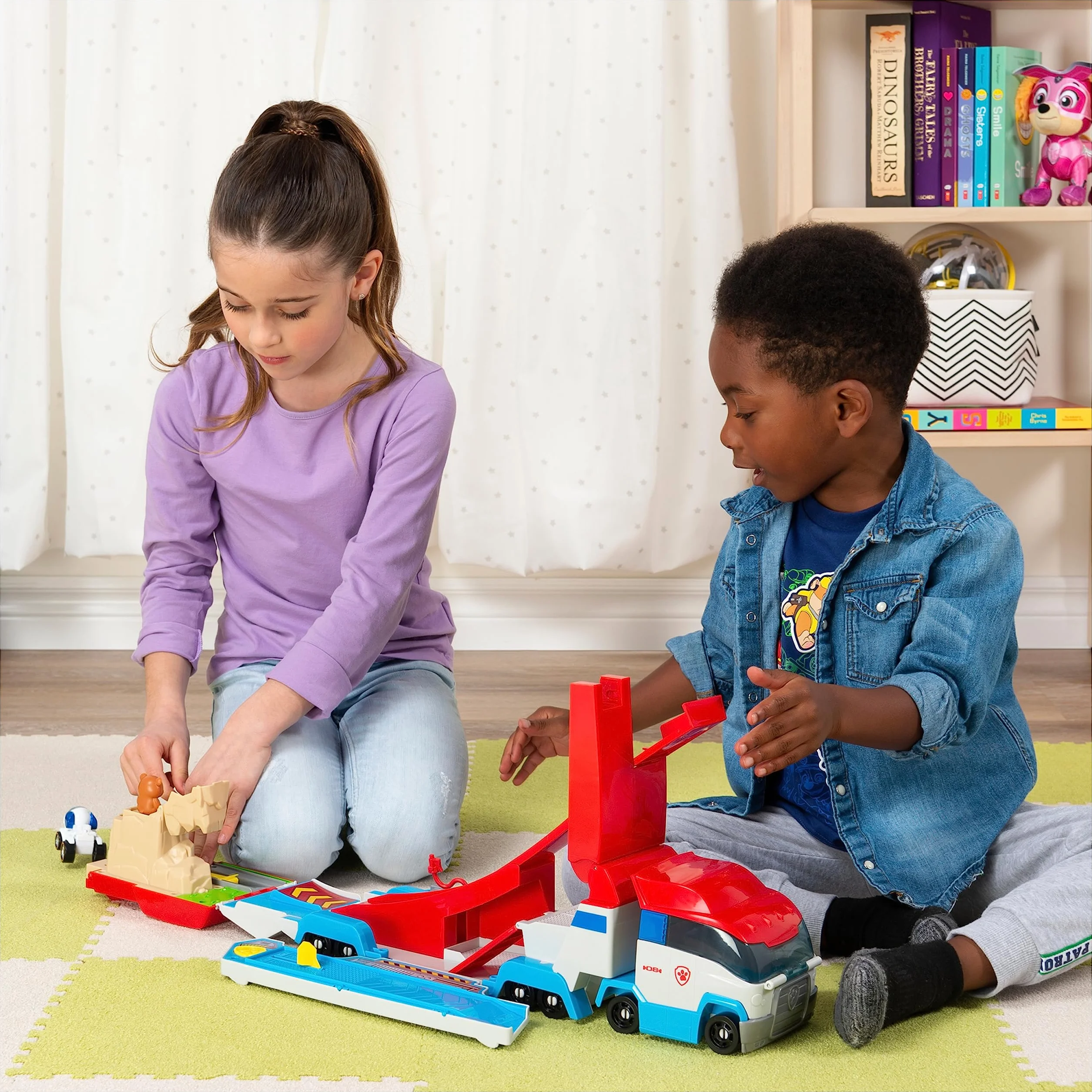 Paw Patrol Patrulla Canina - Autobús Lanzador Transportador con Conjunto de Pistas Transformables 2 en 1 para Coches True Metal Patrulla Canina Juguetes - Juguetes Niños 3 Años +