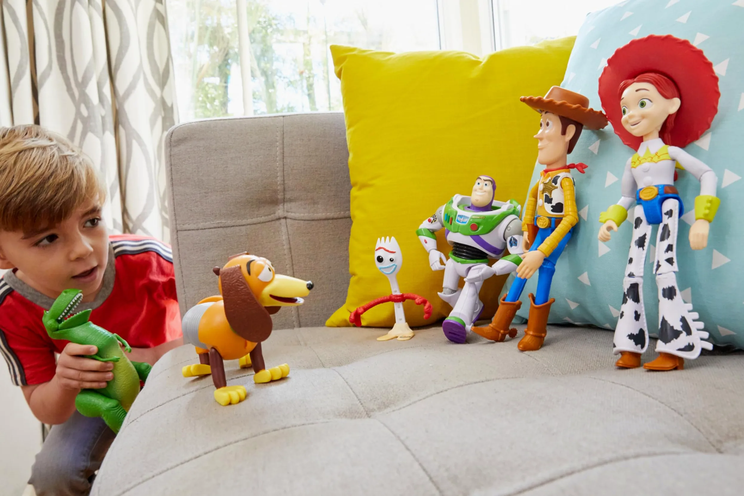 Mattel Disney Toy Story 4 Pack de 6 Amiguitos, figuras básicas de los personajes de la película (GDL54)