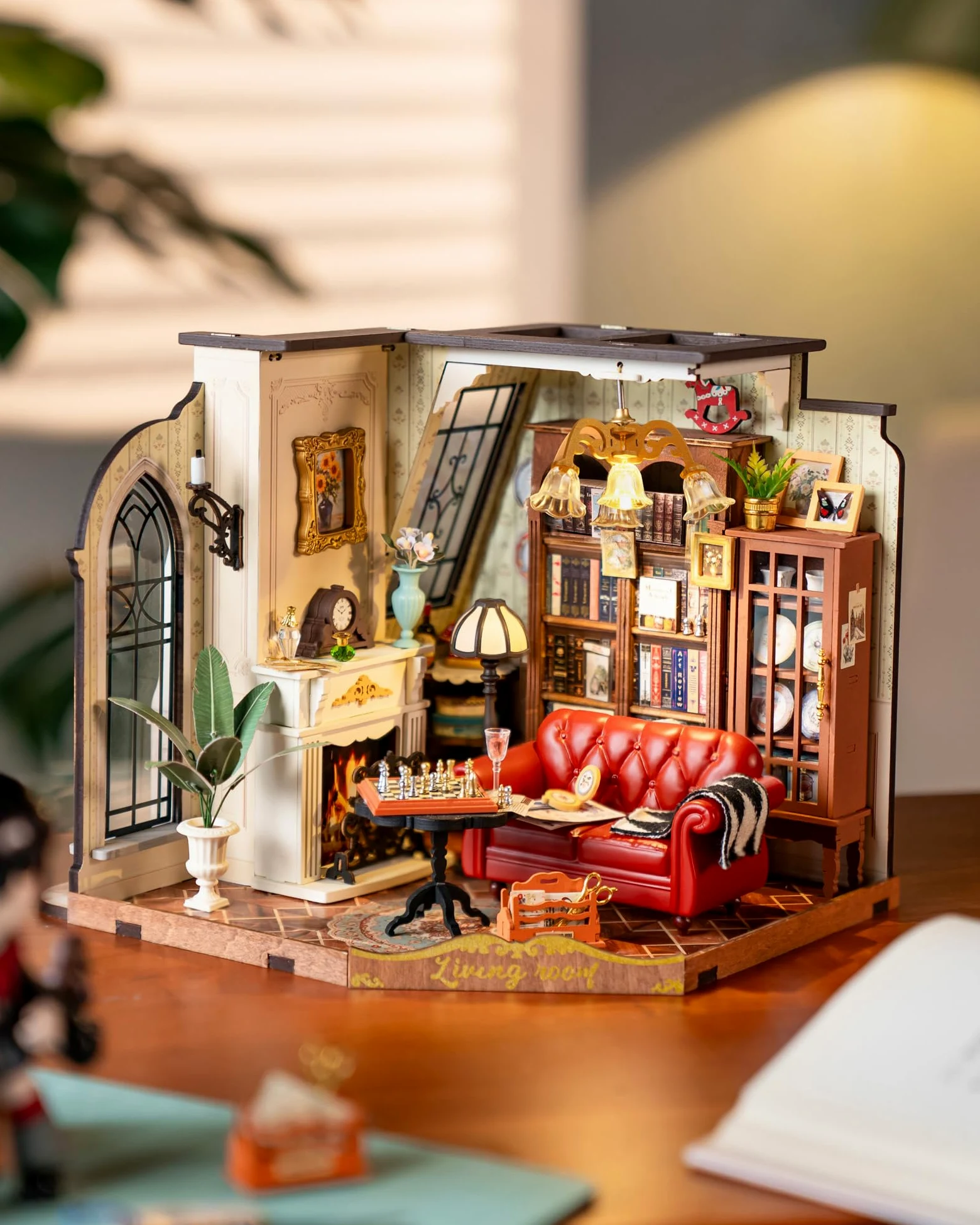 Rolife Casa de Muñecas Sala de Estar de Catherine Kit de Modelo Casa de Muñecas en Miniatura de Madera para Construir para Adultos Decoración del Hogar Regalo de Cumpleaños para Niñas