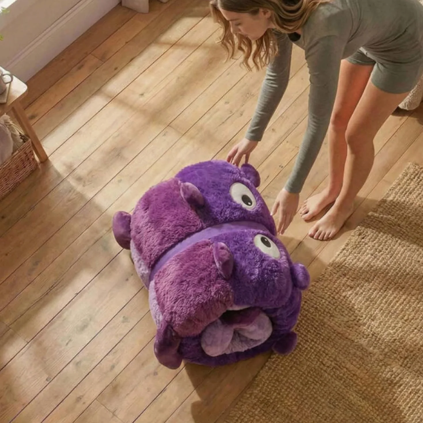 Hugging Caterpillar Sacos de dormir – Tumbona de cuerpo completo de felpa para adultos, cápsula de siesta interior, sistema de abrazo de cordón, nido de lectura acogedor, saco de dormir convertible