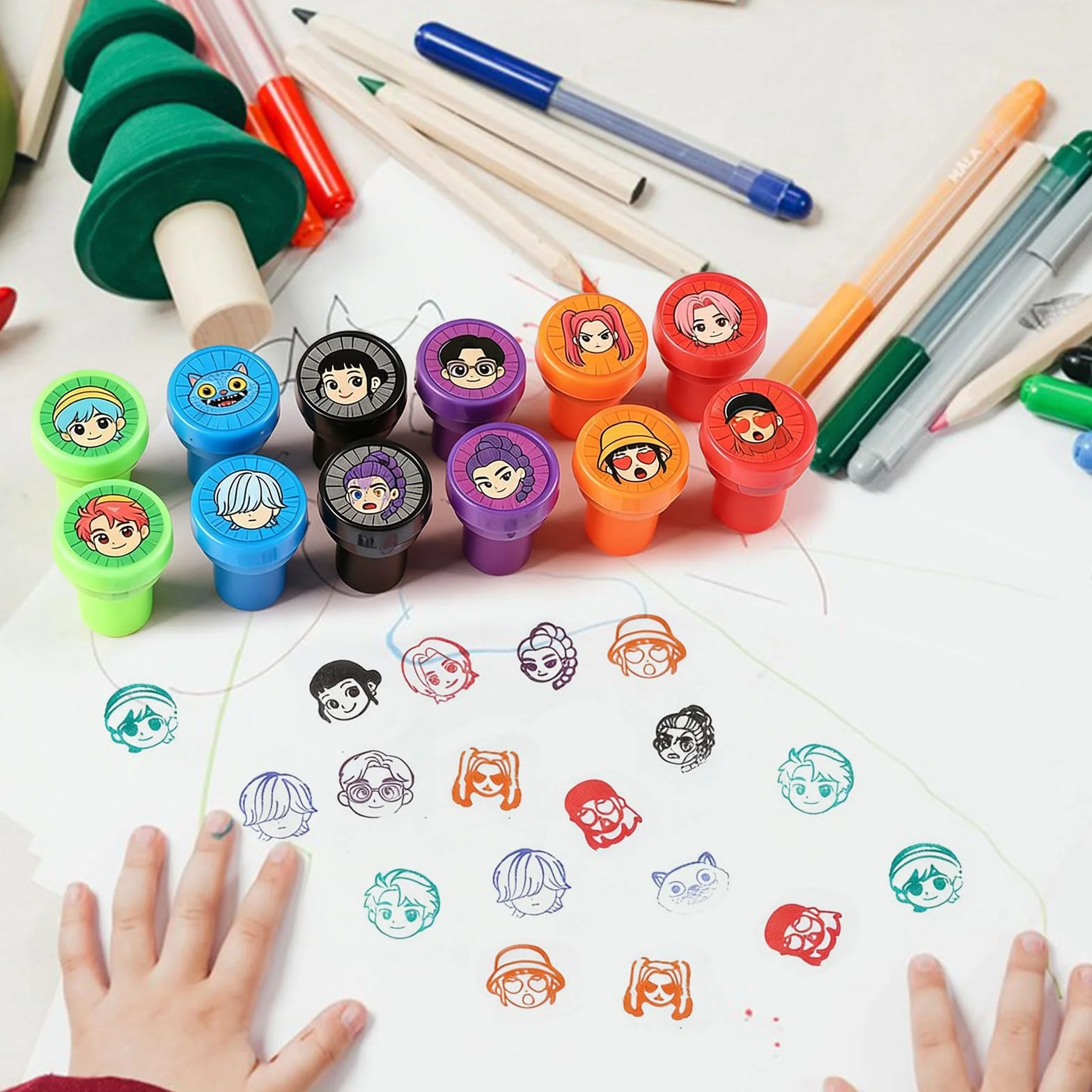 Lot de 24 sellos Demo - Mini Hunte - Autoentintables - para Niños - Redondos - Multicolor - Lindo Juguete de Dibujos Animados - para Fiesta - Pequeños Regalos