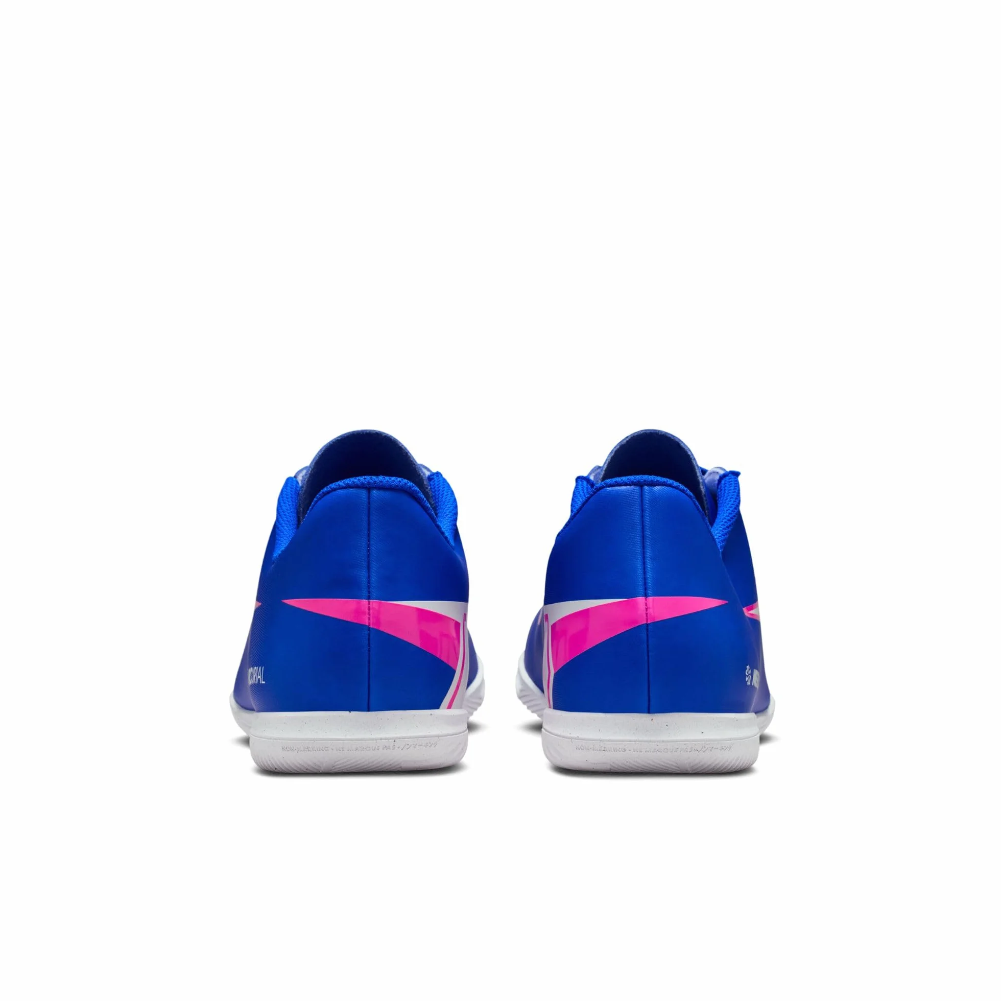 NIKE Vapor 16 Club IC Sneaker