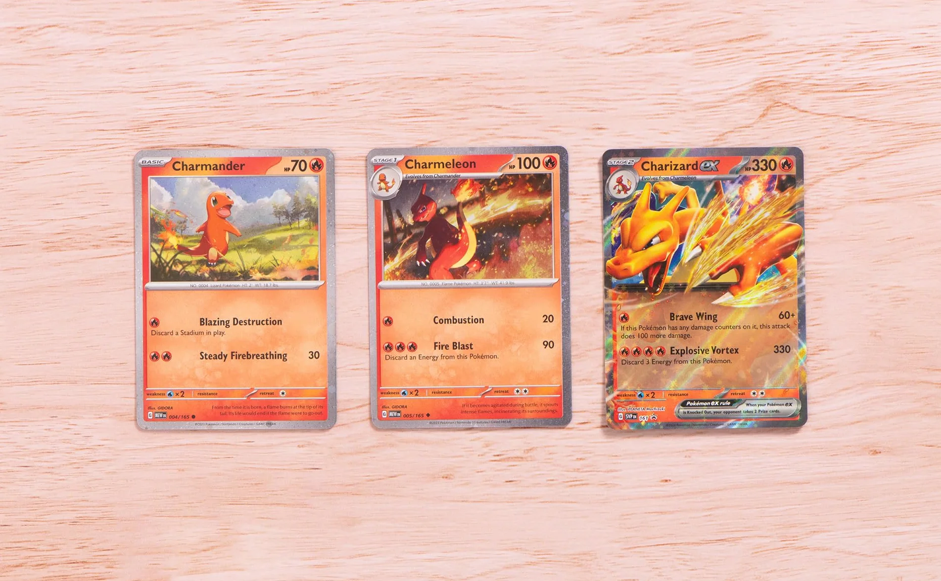 Pokémon: Colección superprémium Charizard ex (3 Cartas holográficas de promoción, 1 Figura para exhibir una Carta y 10 Sobres de Mejora)