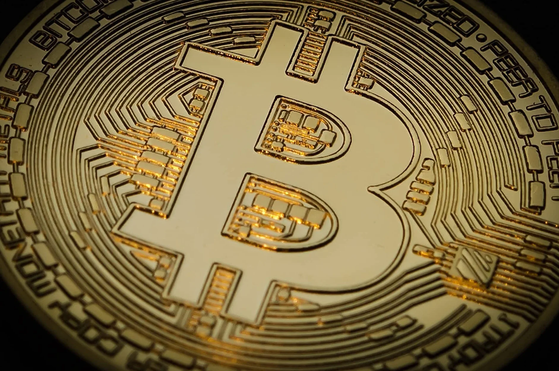Bitcoin Moneda Física Bañada En Oro De 24k, Incluye Protector Acrilico Redondo