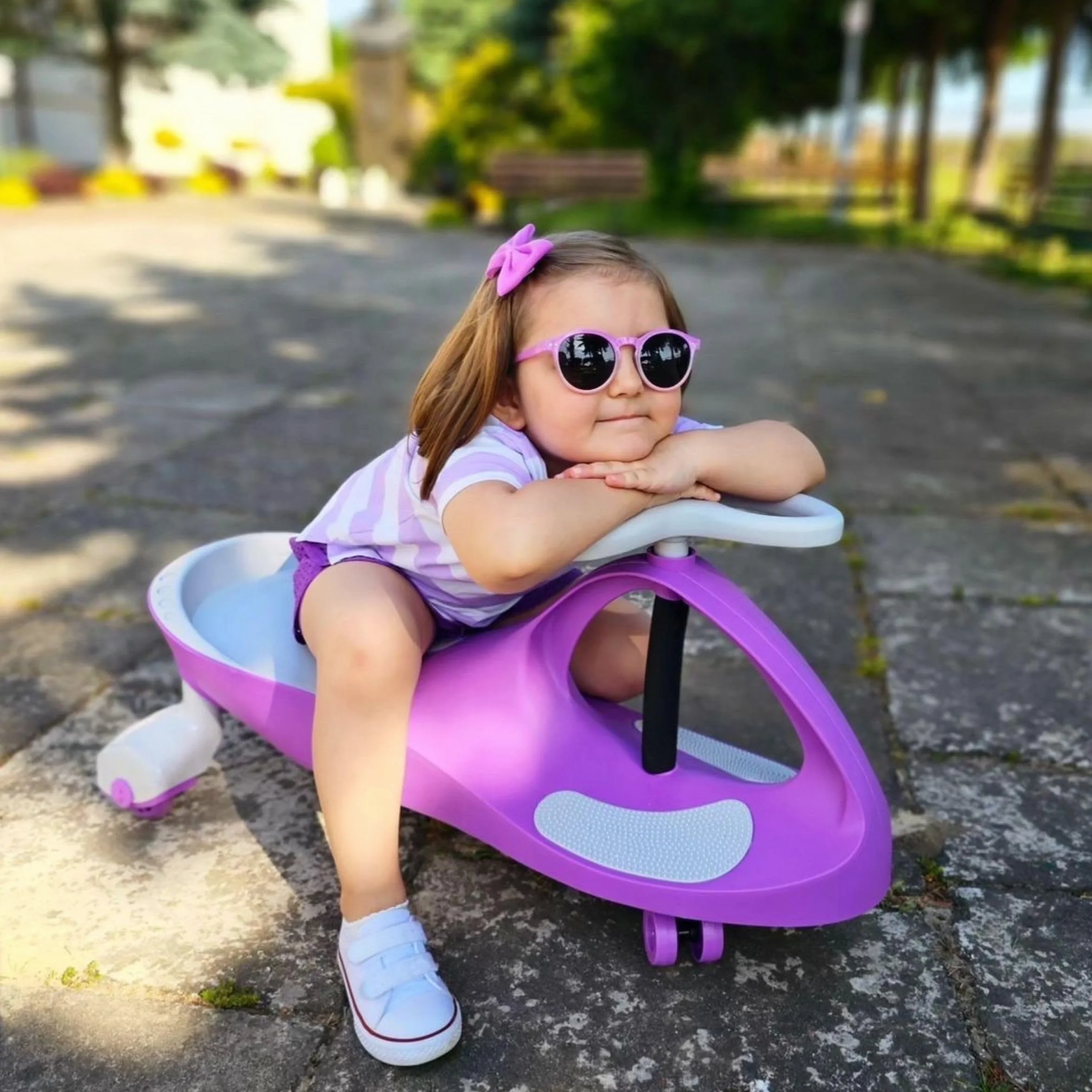 Coche para bebés 3+, TwistCar, Coche para niños pequeños, Vehículo para niños y niñas, Coche Giratorio con Volante, Ruedas de Goma, Capacidad de Carga hasta 120 kg, LED púrpura