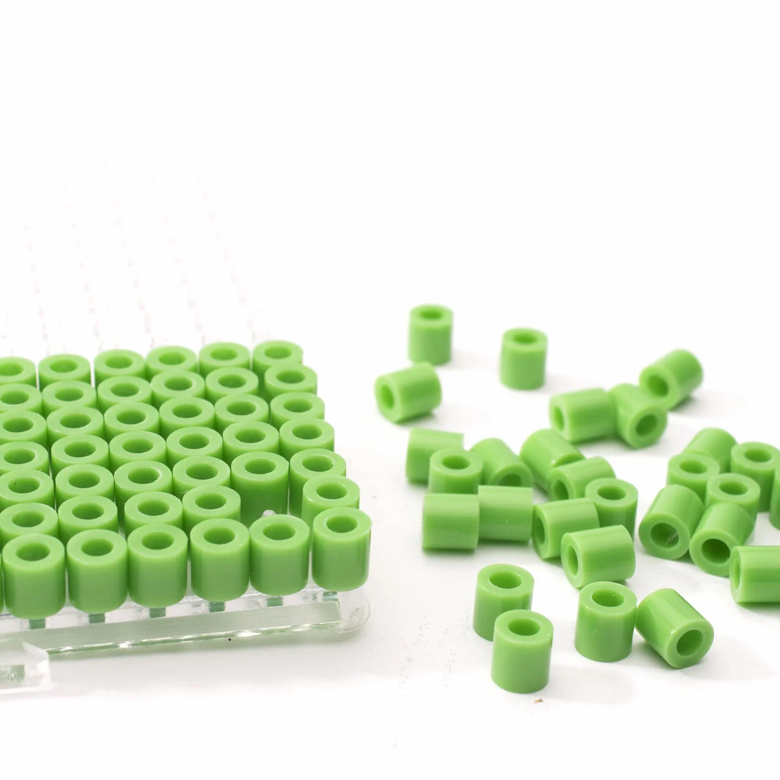 Vaessen Creative Perlas Fusibles, Verde Claro, Set de 1100 Piezas DIY para Niños, Creación de Joyas, Decoraciones Hechas en Casa y Otras Ideas de Manualidades, 5mm