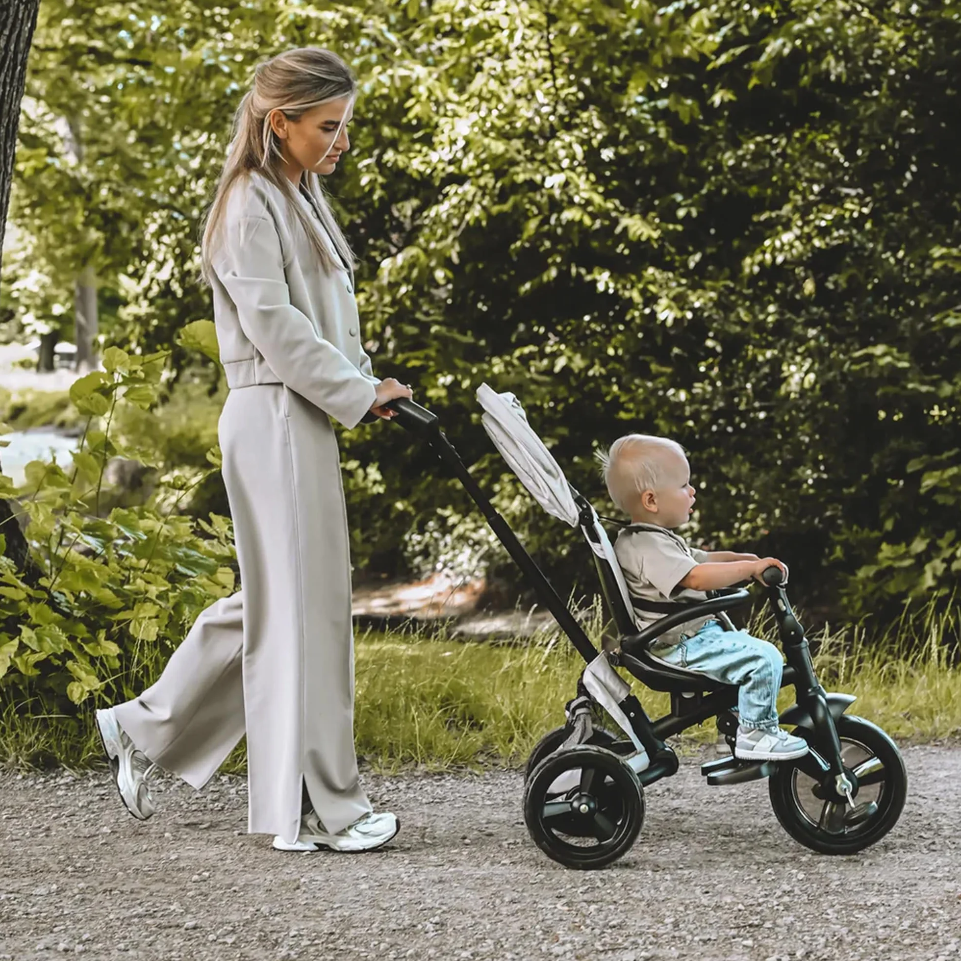 Deryan Explorer Triciclo 9 Meses a 25 kg - Evolutivo, Bicicleta Sin Pedales, Bicicleta Bebe, Plegable, para Niños, Asiento Reversible, Capota con protección Solar, Cesta, Arnés de 5 Puntos - Crema