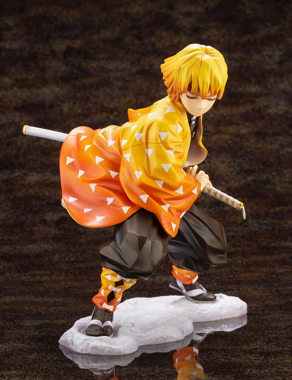 Estatua Zenitsu Agatsuma 17 cm. Demon Slayer: Kimetsu no Yaiba. Kotobukiya. ARTFXJ. 1:8