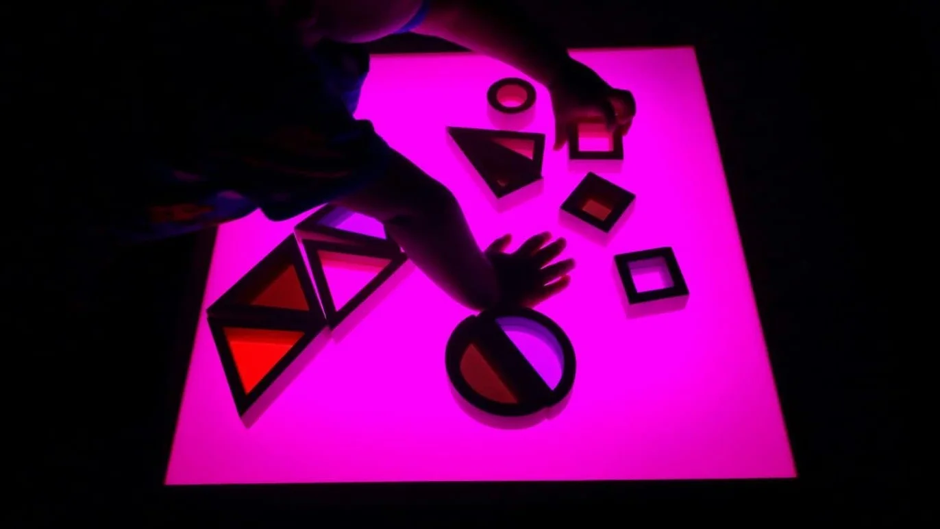 Caja de luz Montessori RGBW 40x50cm con Marcado CE (conformidad Europea)