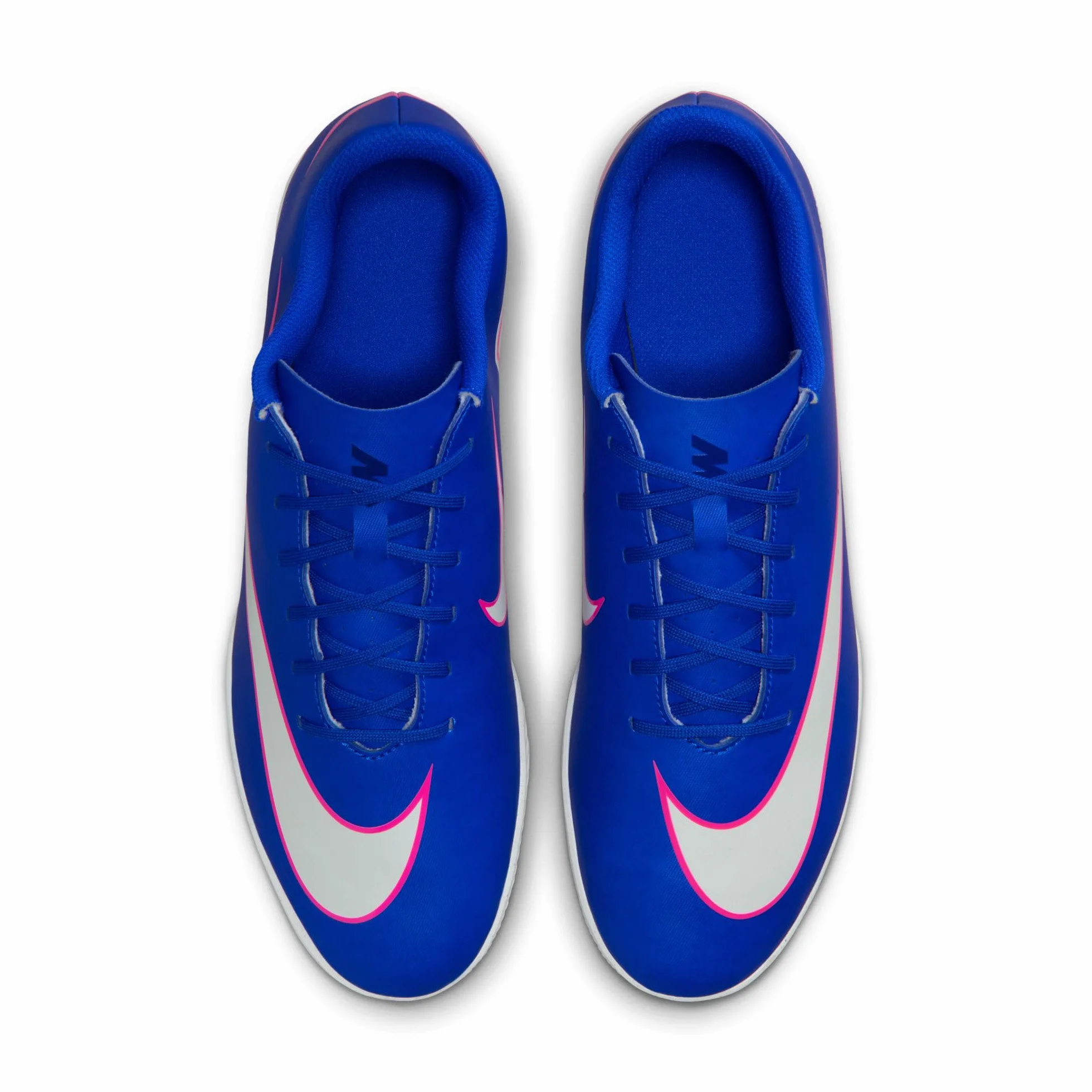 NIKE Vapor 16 Club IC Sneaker