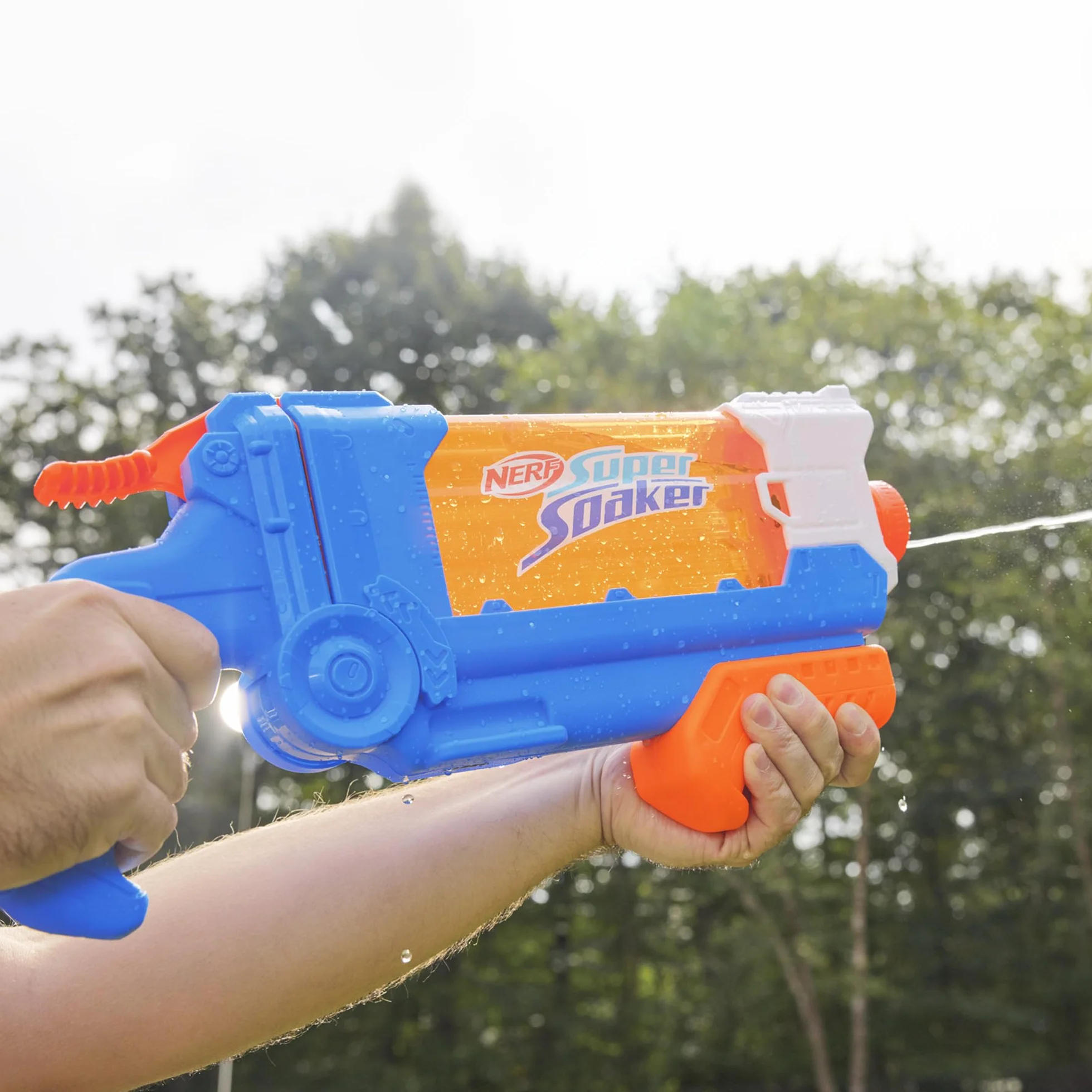 Hasbro Nerf Super Soaker Flip Fill, Lanzador de Agua para Niños y Niñas a Partir de 6 Años, 4 Estilos de Rociado, Llenado Rápido, Tanque de 0,8 L, Juegos de Exterior