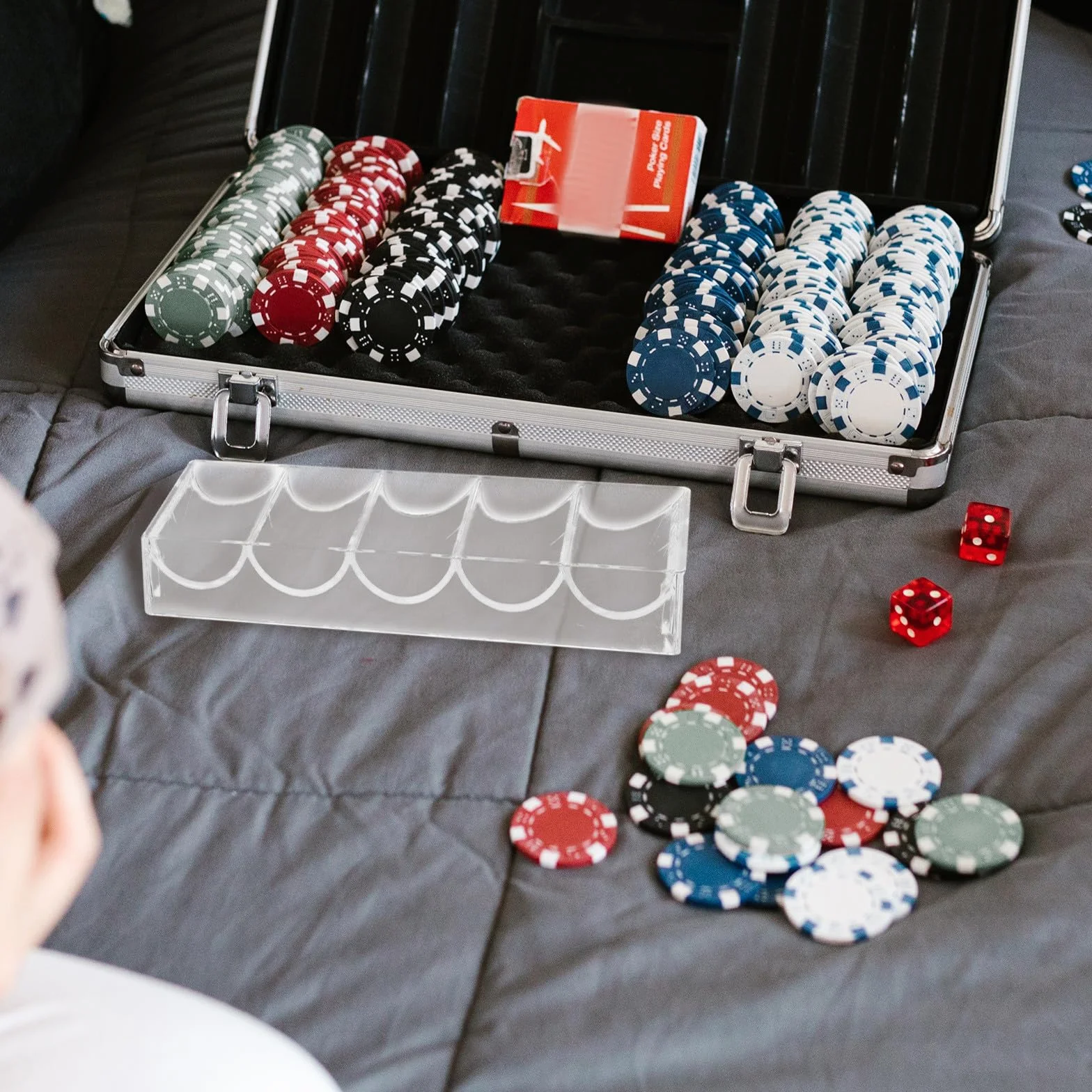 Gatuida Caja Transparente de Acrílico Resistente 5 Compartimentos para Almacenamiento de Fichas de Póquer, Diseño Portátil y Gran Capacidad para Texas Poker