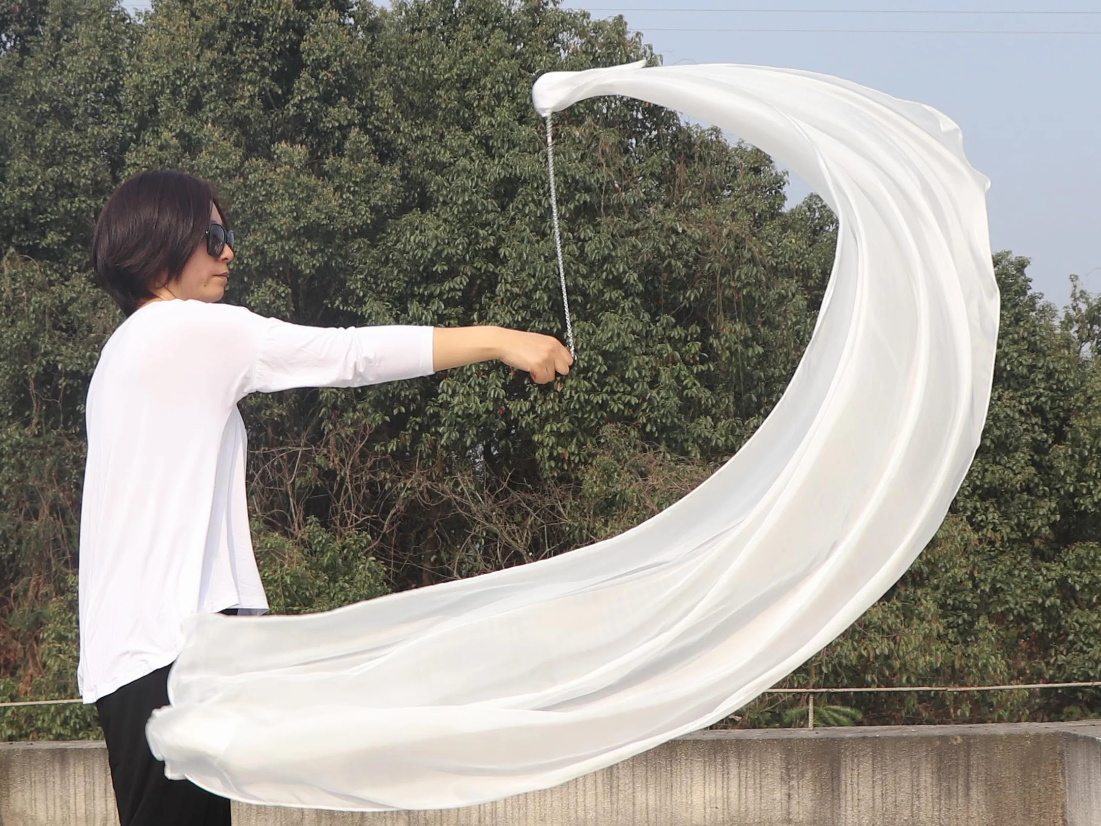 Winged Sirenny Velo de Seda POI 230cm Danza del Vientre Colores Vibrantes Blanco