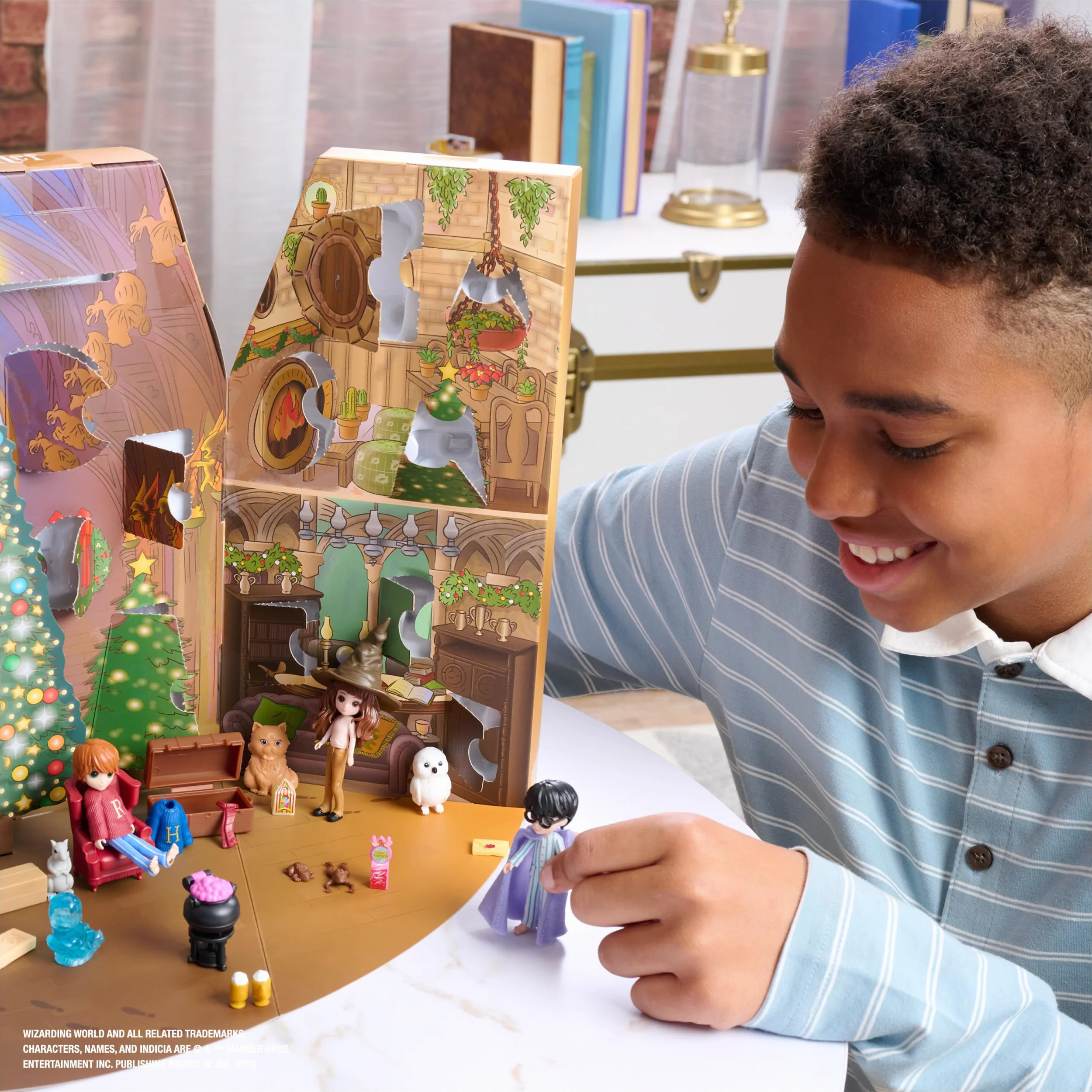 Wizarding World, Harry Potter, Calendario de Adviento de Magical Minis con 24 regalos, Calendario de cuenta atrás para Navidad con juguetes sorpresa, Juguetes para niños y niñas a partir de 6 años