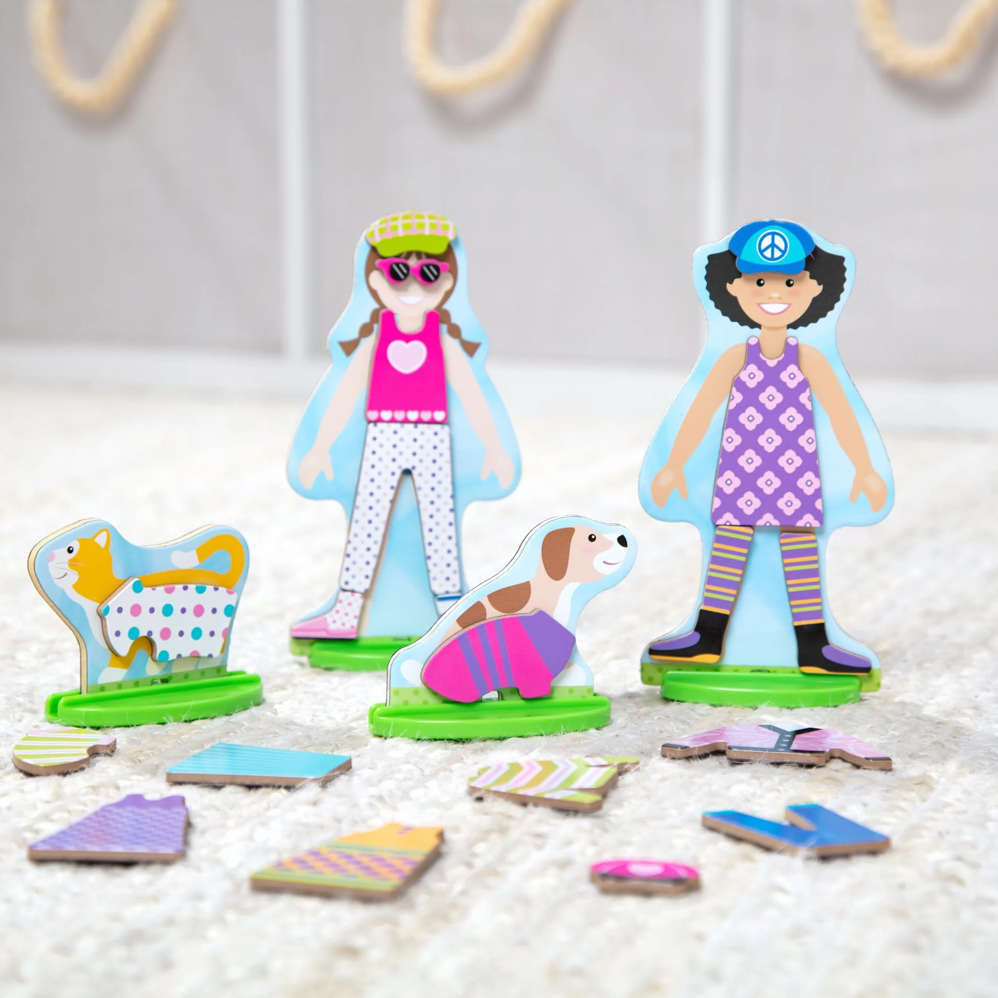 Melissa & Doug Juego de Disfraces magnéticos de Mejores Amigos para Vestir