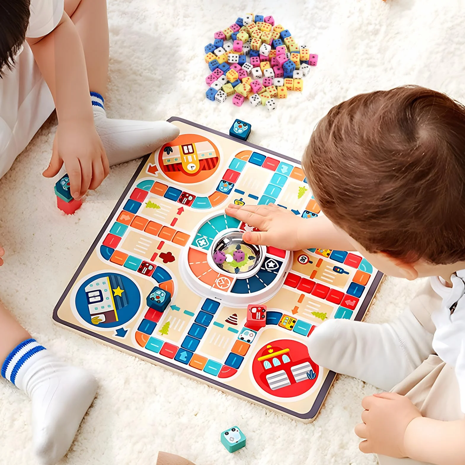 Set de 100 Mini Dados D6 de 5mm, Dados Cuadrados Surtidos para Juegos de Mesa, Actividades Educativas de Matemáticas, Fiestas Temáticas de Casino y Recuerdos - Multicolor