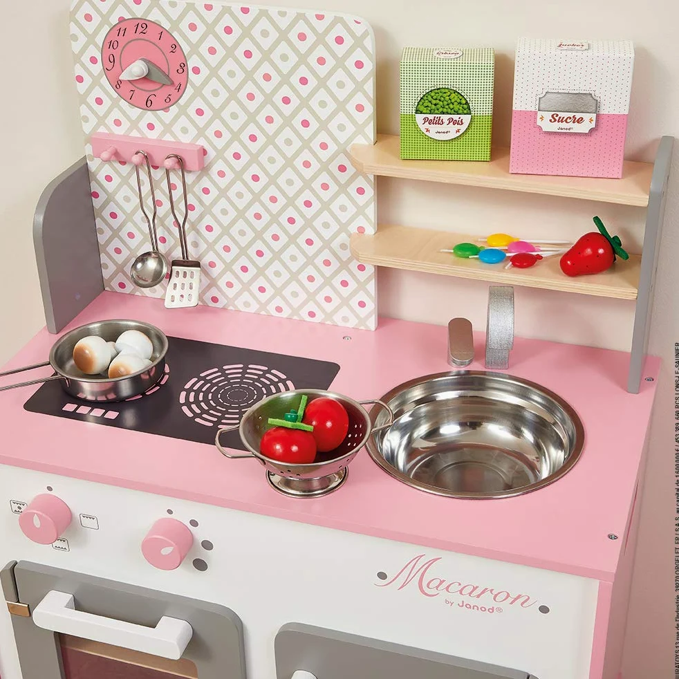Janod - Cocina Infantil de Madera Macaron - Equipada con Nevera y Microondas - Con Sonidos - Imitación y Desarrollo - 5 Accesorios Incluidos - Desde 3 años, J06567, Rosa y Blanco