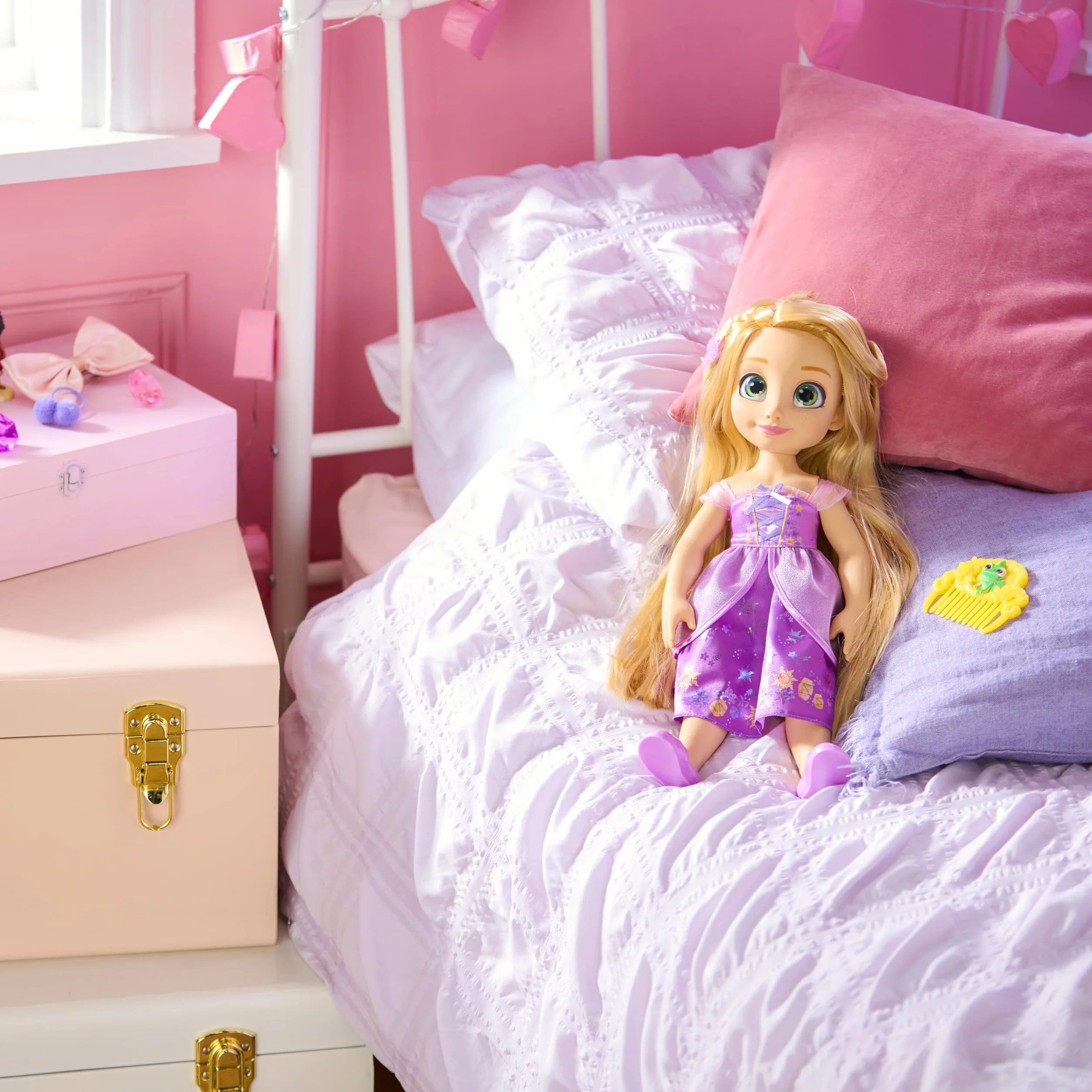 Disney Store Official, Enredados, Rapunzel, colección Once Upon a Story, muñeca con Cepillo para el Pelo de Juguete, 40,5 cm, a Partir de 3 años