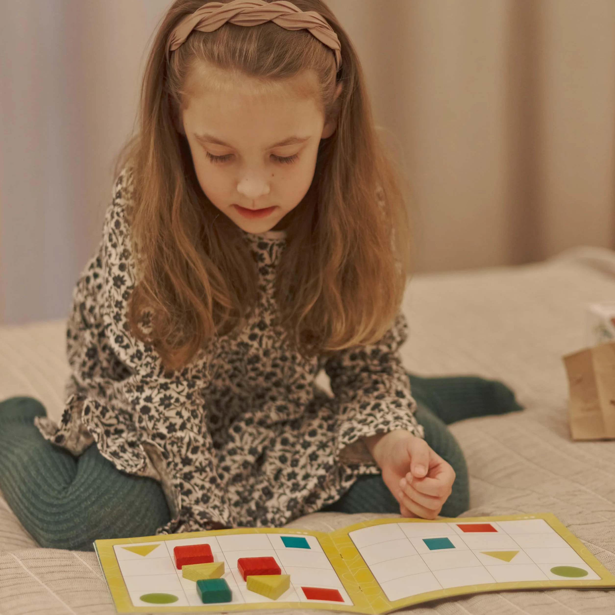 Sudoku Geométrico de Madera – Juguete Educativo 16 Piezas 20 Tareas – Estimula Lógica y Motricidad Fina – Desde 3 Años