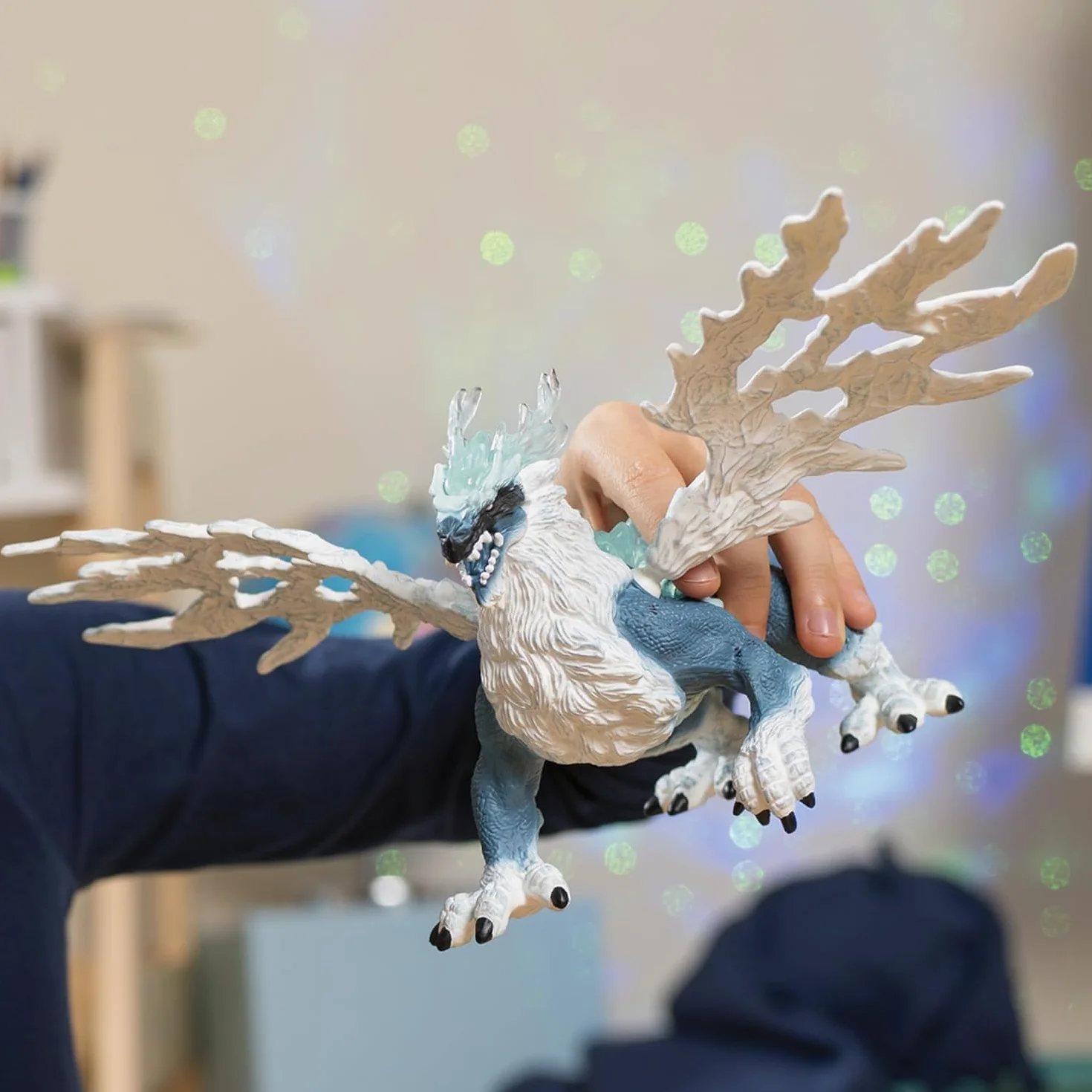 Schleich ELDRADOR Creatures | Dragón de Hielo 70790 | Figura de Monstruo con alas móviles y Elementos Transparentes | Regalo para niñas y niños | Juguete a Partir de 7 años | 20 x 15 x 13 cm