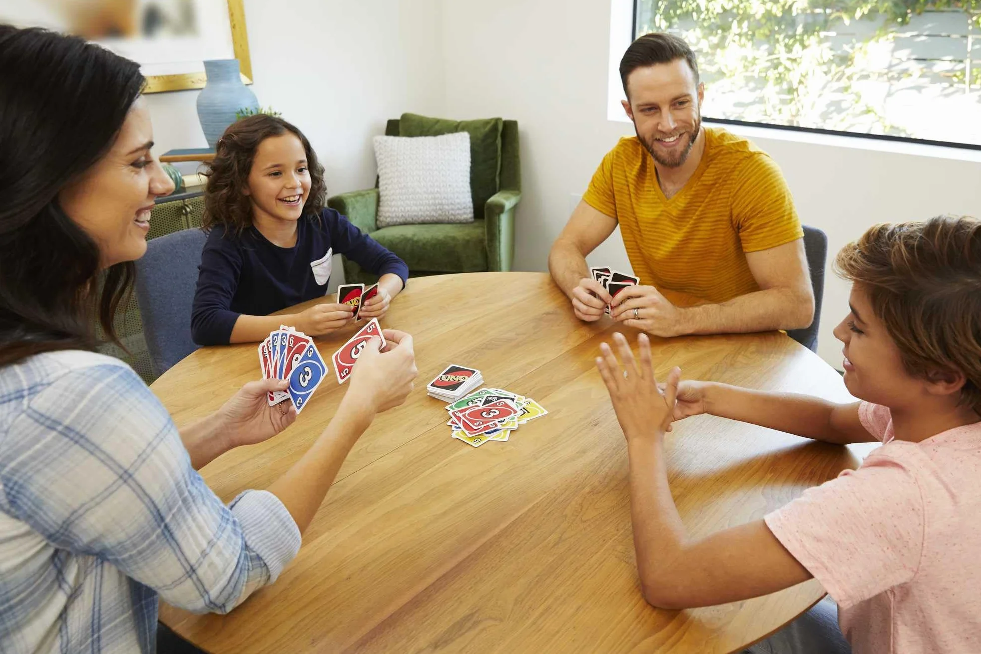 Mattel Games UNO Original Juego de Cartas Familiar Clásico 112 Cartas 2-10 Jugadores 7+ Años
