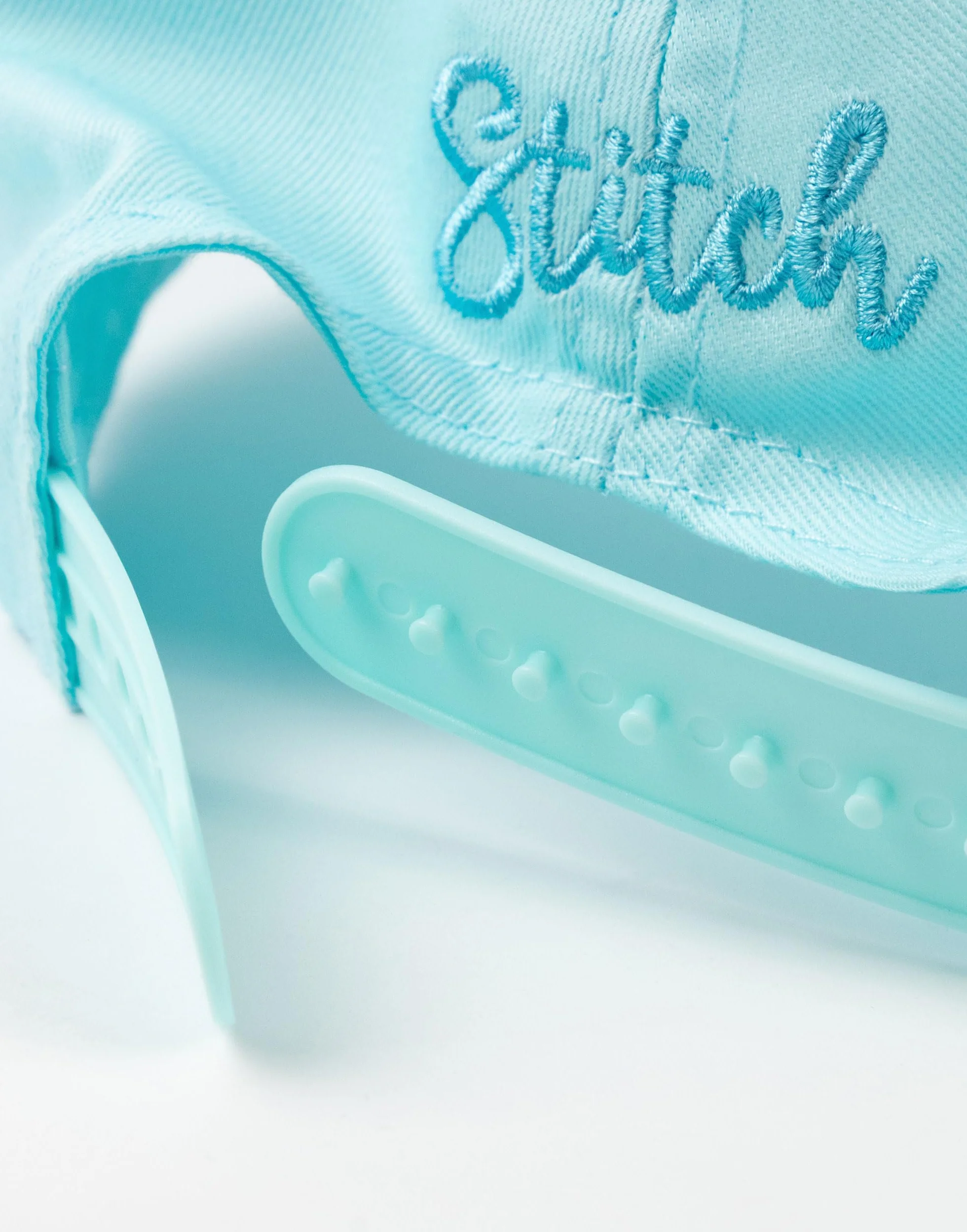Disney Lilo & Stitch Gorra de béisbol ajustable azul claro para niñas con gráfico de puntada protección solar