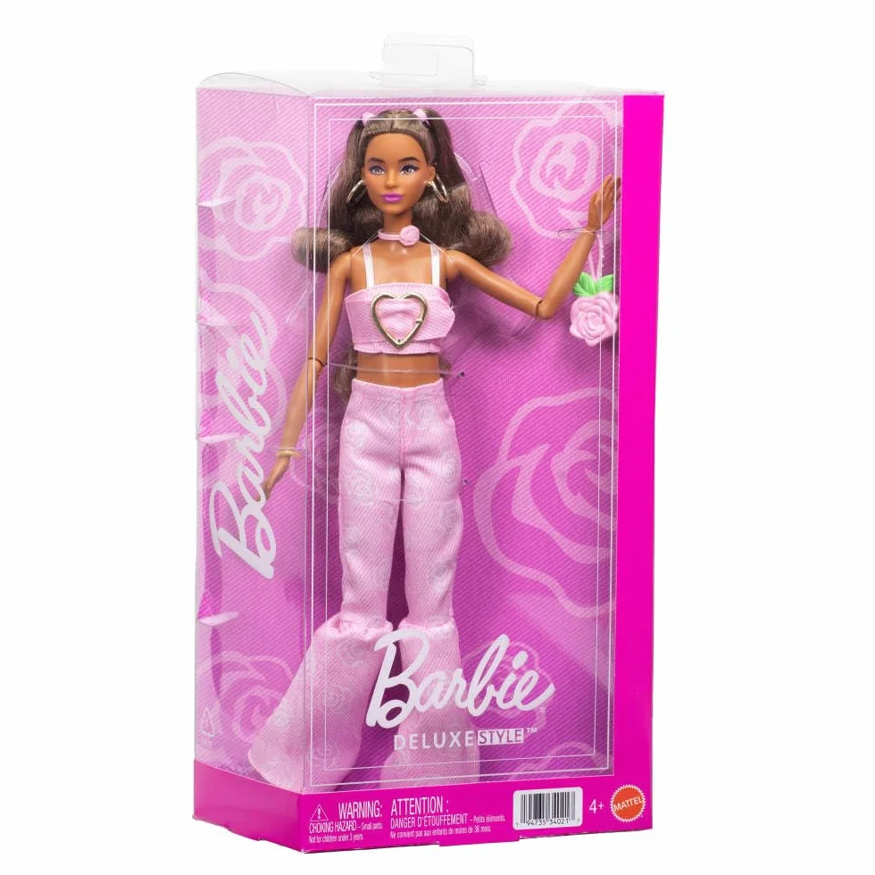 Barbie Deluxe Style Muñeca n.12 con Top Corto de Denim Rosa y Vaqueros Acampanados a Juego con Estampado de Rosas, Pelo castaño Ondulado y Accesorios como un Bolso y Joyas, JJN72