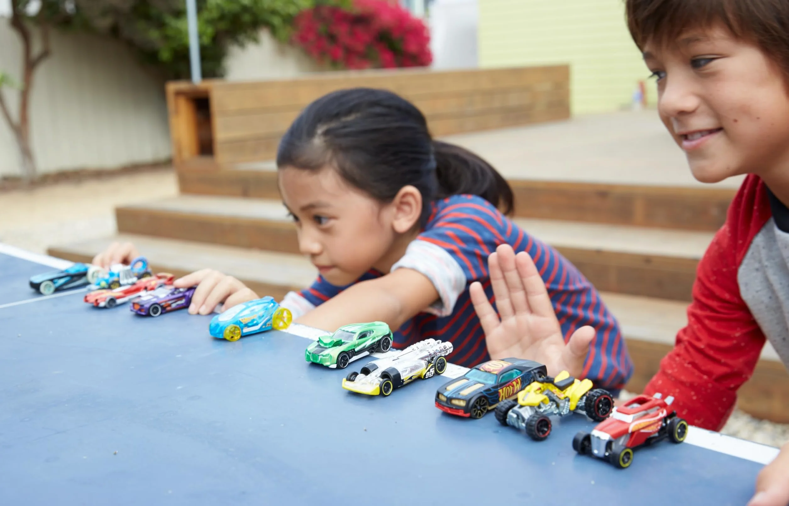 Hot Wheels - Paquete de 5 autos a escala 1:64, regalo para coleccionistas y niños a partir de 3 años (los estilos pueden variar), 01806
