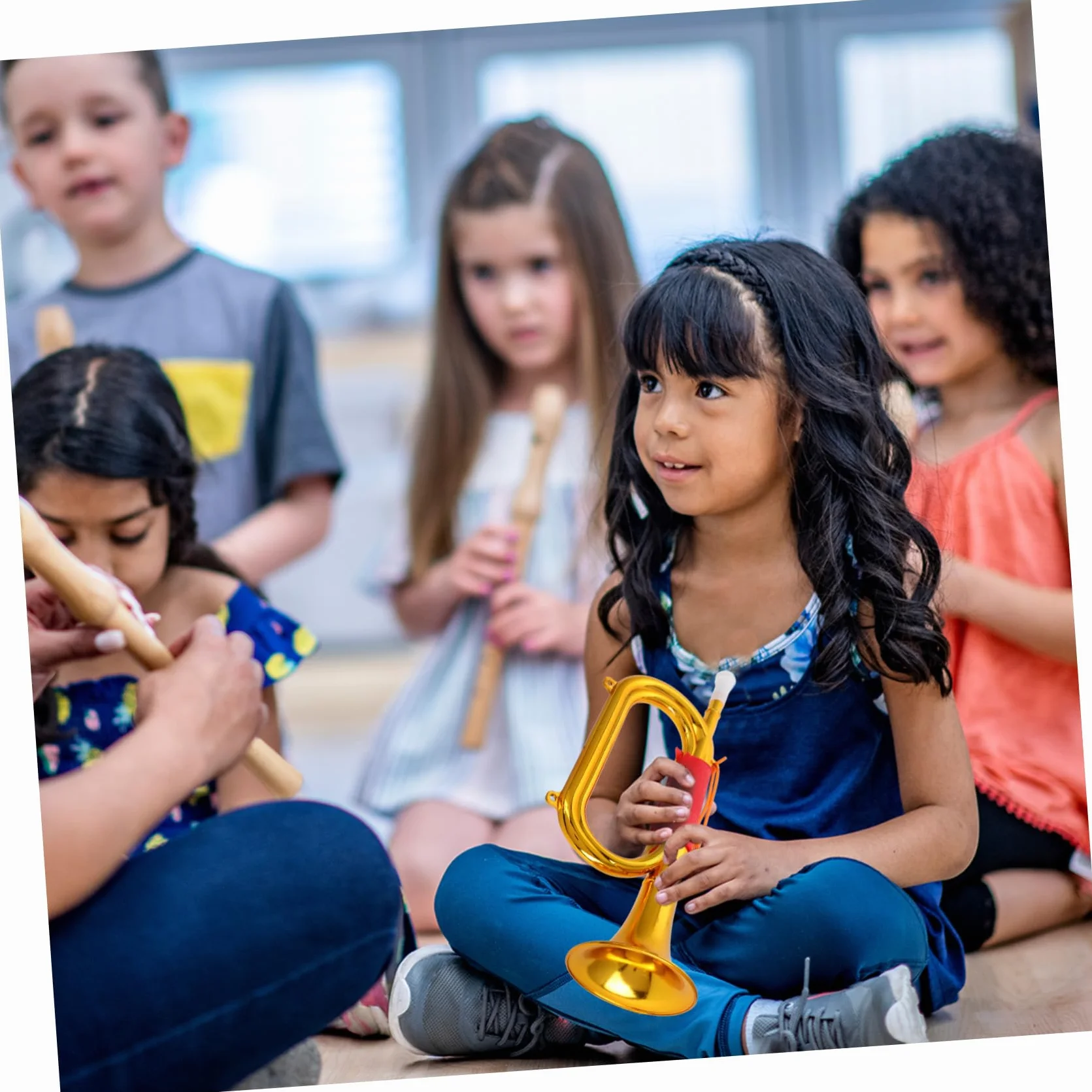 UKCOCO Trompetas De Plástico: Cornetas 13 Pulgadas Juguetes Musicales para Niños Herramienta Musical Educación Temprana Accesorio para Presentaciones En Escenarios De Fiestas.