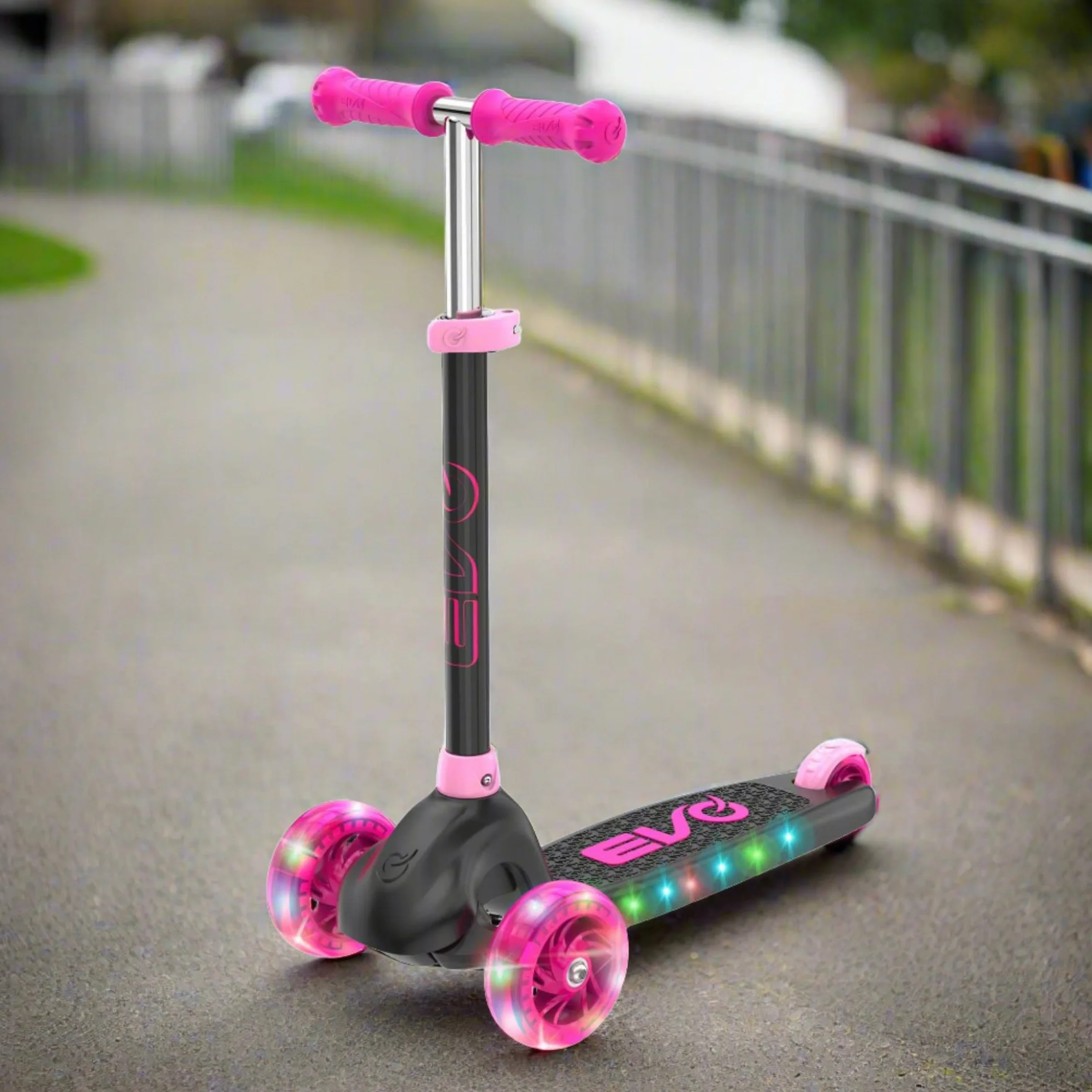 EVO Eclipse - Patinete iluminado de 3 ruedas | Patinete de empuje para niños con altura de mango ajustable | Scooter de altura de mango ajustable para niños y niñas | Patinete para niños de 3 a 12