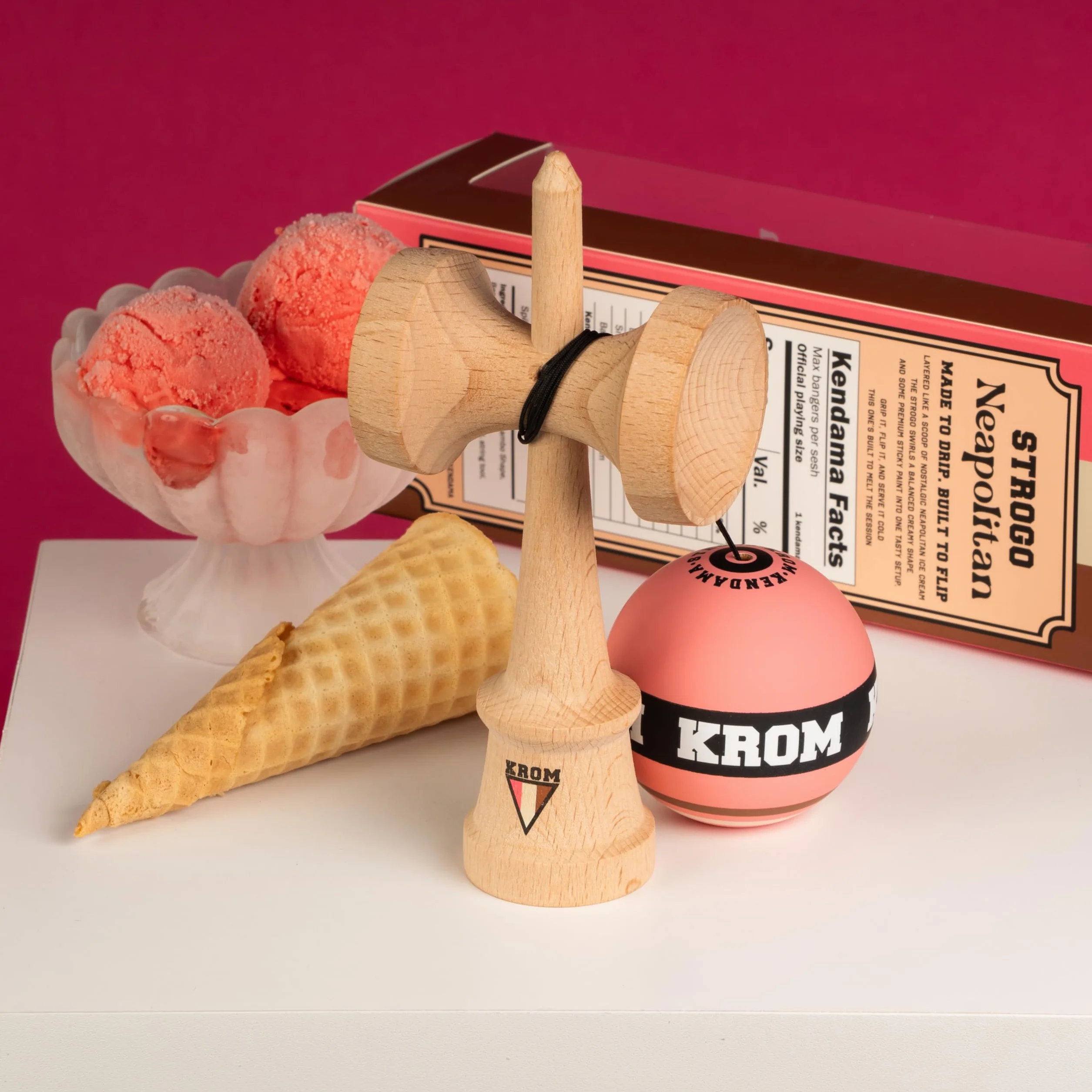 KROM Kendama STROGO Neapolitan Strawberry – Kendama de Madera para Principiantes y Jugadores avanzados – Juego de Habilidad para Uso Interior y Exterior – Juguete de Madera con Cuerda y Bola