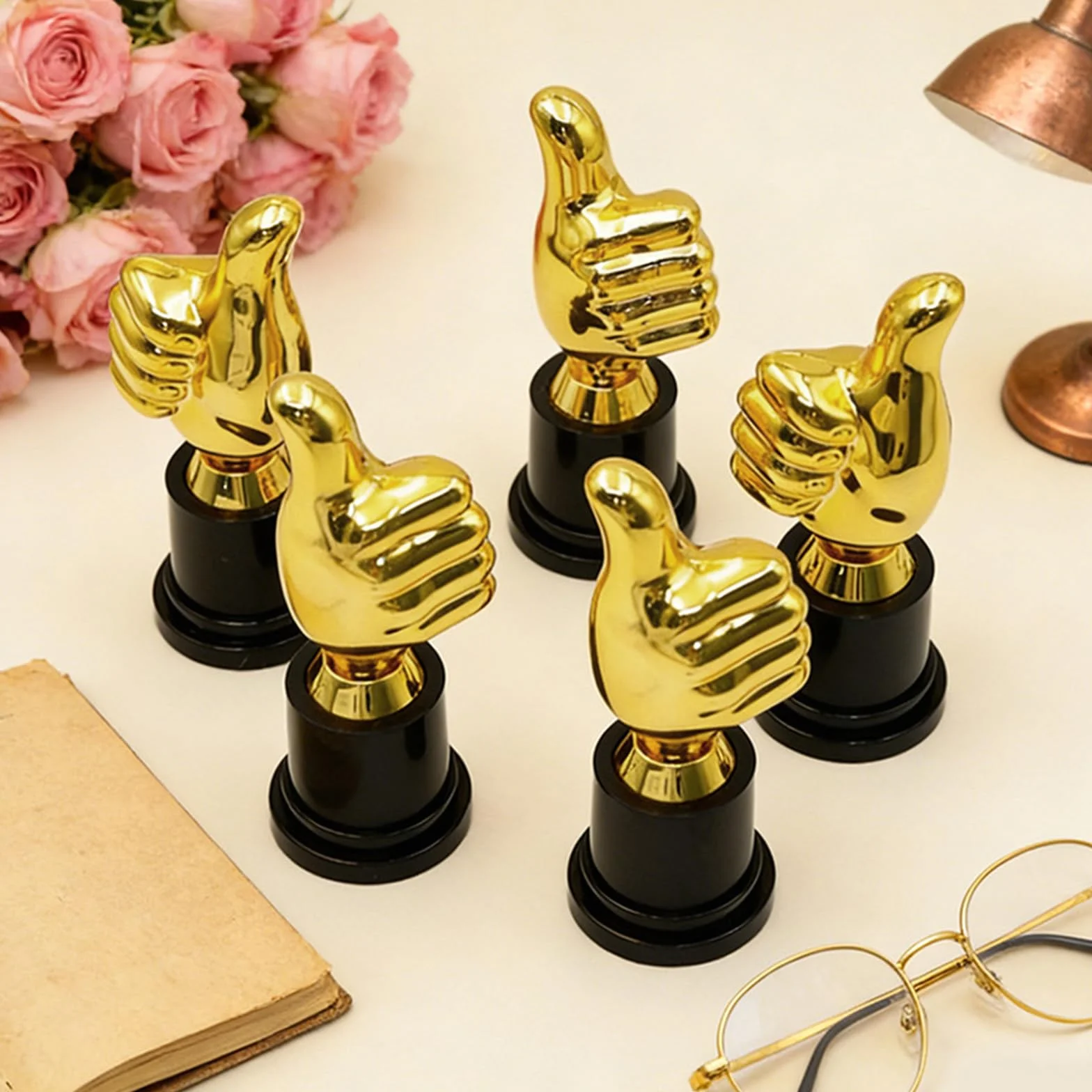 Mini Trofeo Dorado Plástico 13 x 5 cm Copa de Oro Forma del Pulgar 4 Piezas