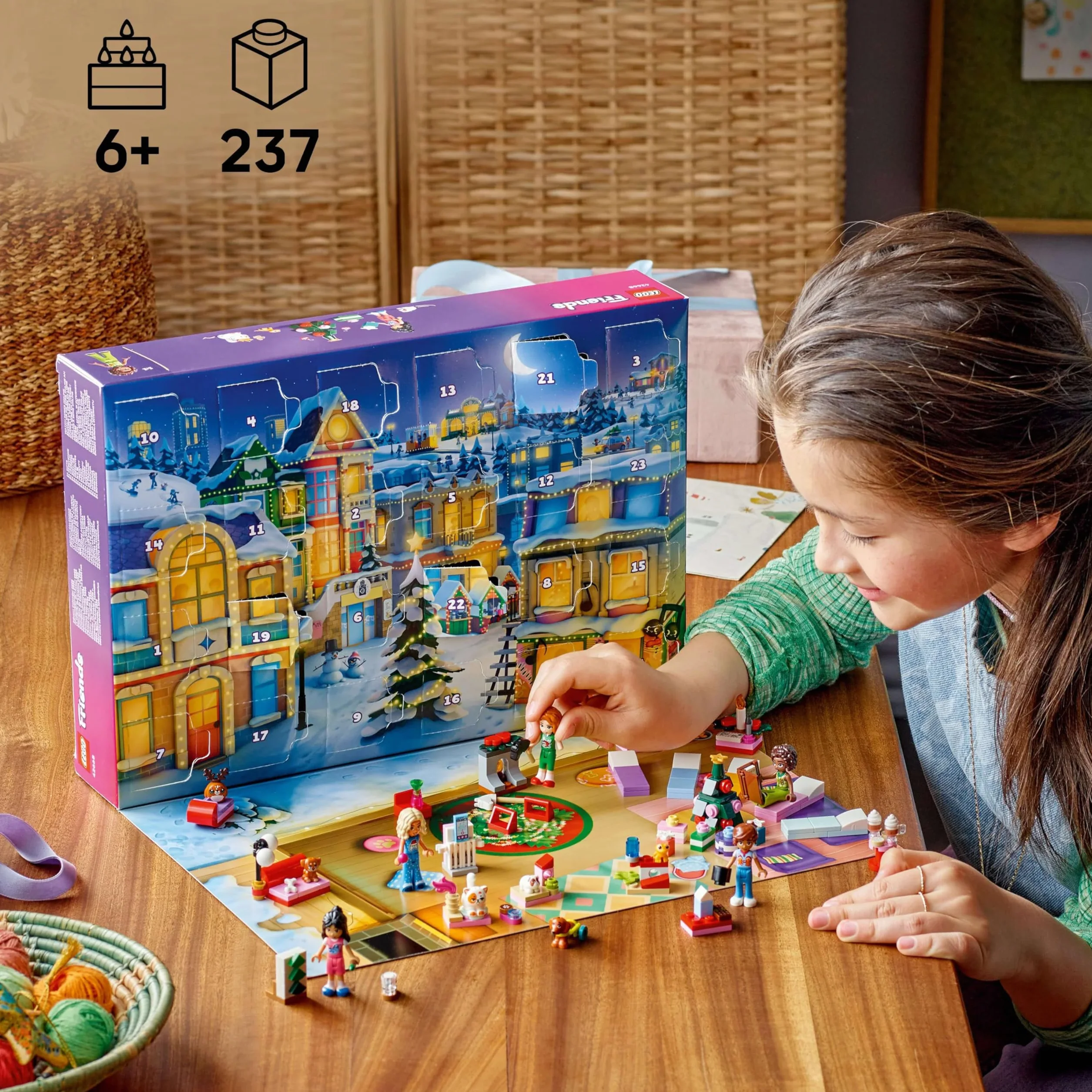 LEGO Friends Calendario de Adviento 2025 para Niñas de 6+ Años - Juguete para la Cuenta Atrás de Navidad con 24 Sorpresas Inc. 5 Mini Muñecas, 5 Figuras de Animales y Accesorios Adorables 42668