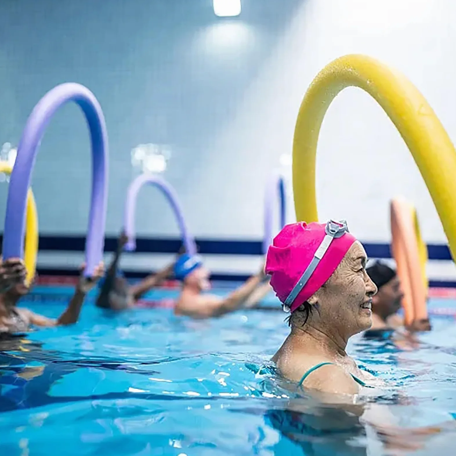 Juego de 2 fideos para piscina, ayuda para natación, aeróbicos acuáticos, fideos de ejercicio, ayuda de flotación vertical, varillas de espuma flexibles, suaves y duraderas, soporte para niños y