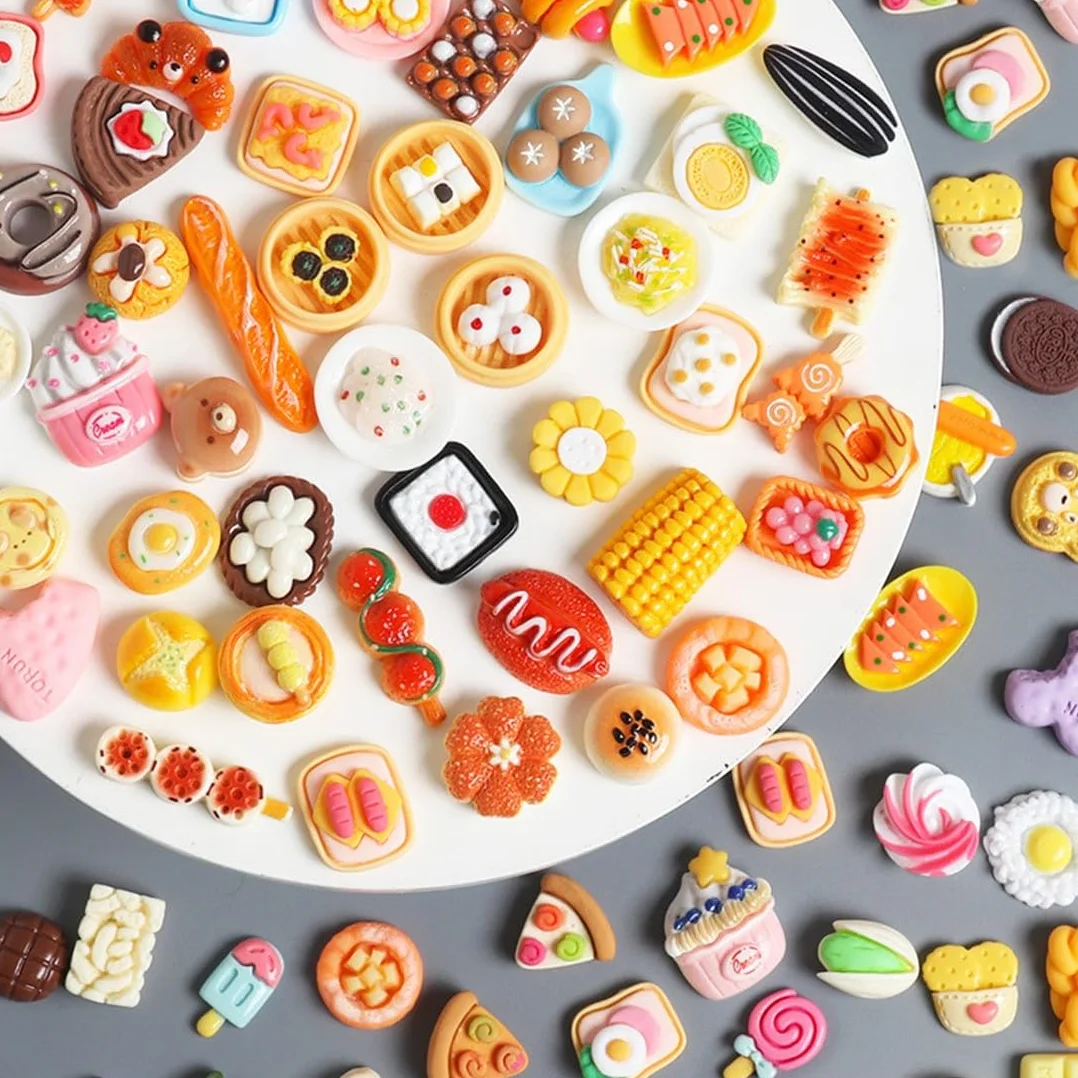 50 Piezas Comida y Bebida Miniatura, Accesorios para Casa de Muñecas, Set de Alimentos Miniatura, Mini Cocina, Accesorios para Muñecas Pequeñas, Vajilla de Juguete, Estilos Aleatorios