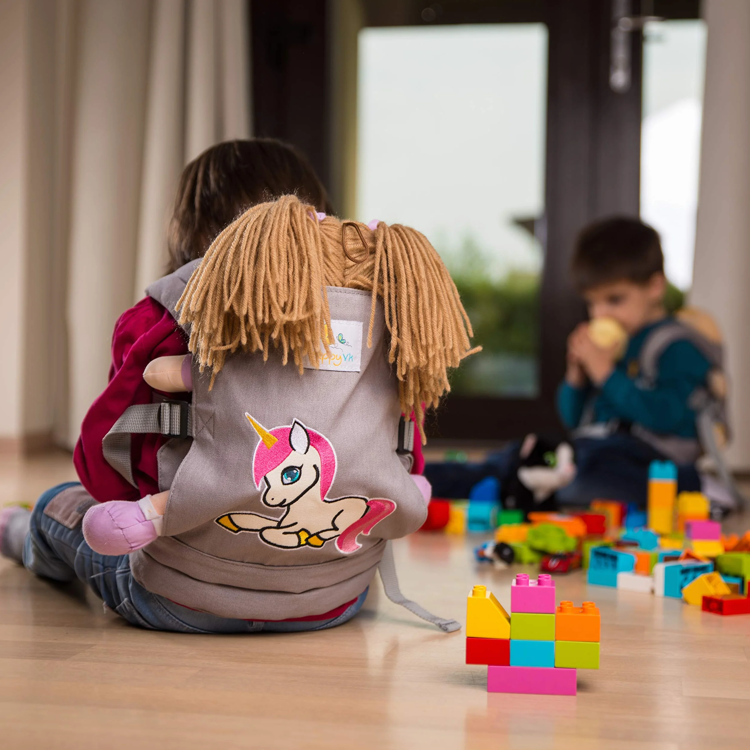 Mochila Portamuñecas para Niños Pequeños, Porta Muñecas Transporte Delantera y Trasera, Gris con Bordado de Unicornio