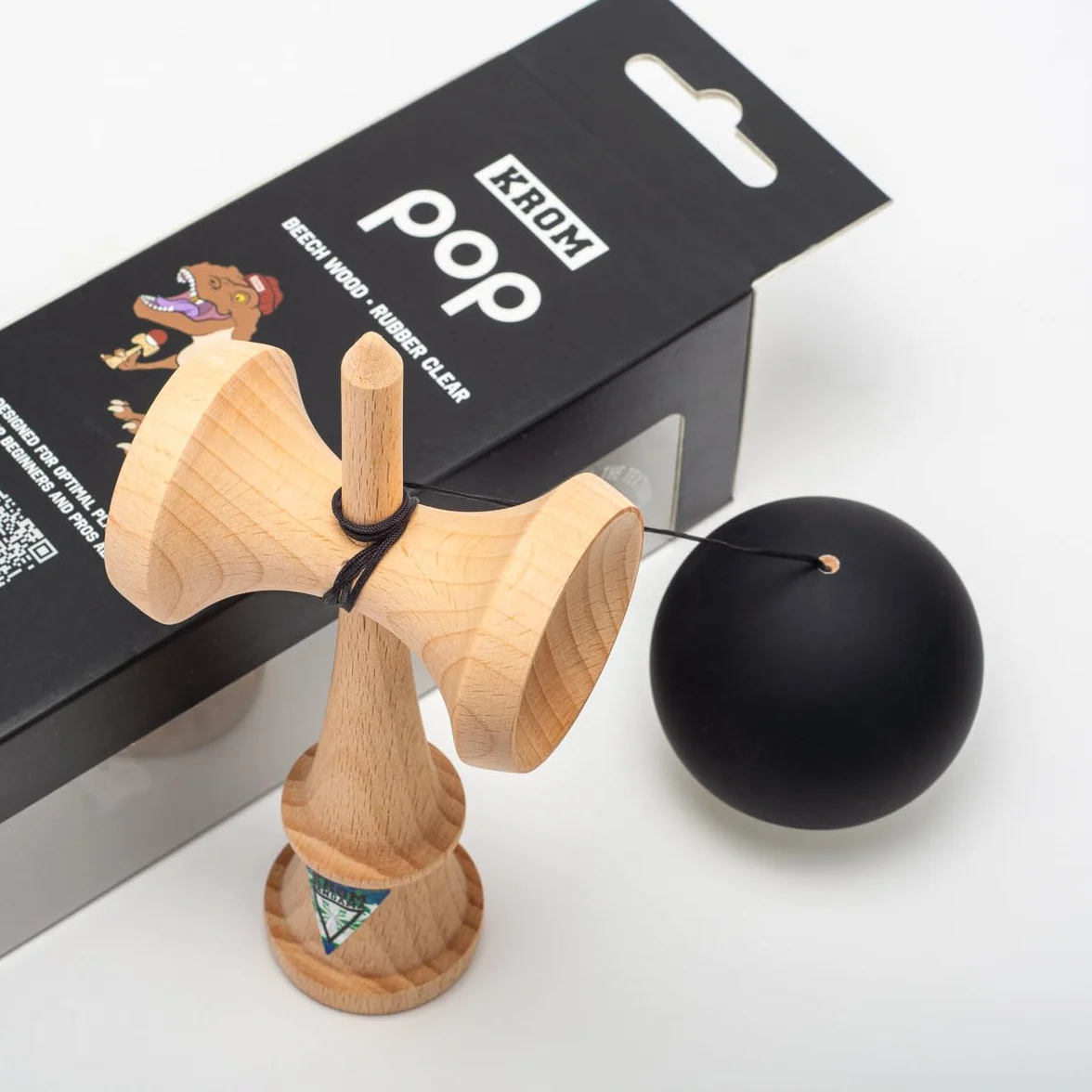 KROM Juguete Kendama – Pop Negro – Mejora Tus Habilidades Cognitivas – Mejora el Balance, los Reflejos y la Creatividad – Kendama Modelo Pro Hecho para Principiantes y Expertos