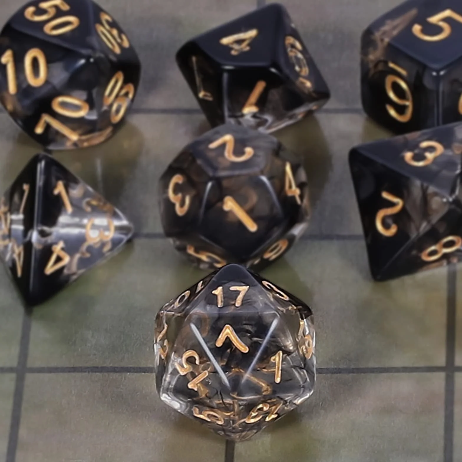 QMAY DND - Juego de dados poliédricos de 7 piezas para Dungeon and Dragons MTG RPG D&D D20, D12, D10, D%, D8, D6, D4 (seda flotante negra transparente)