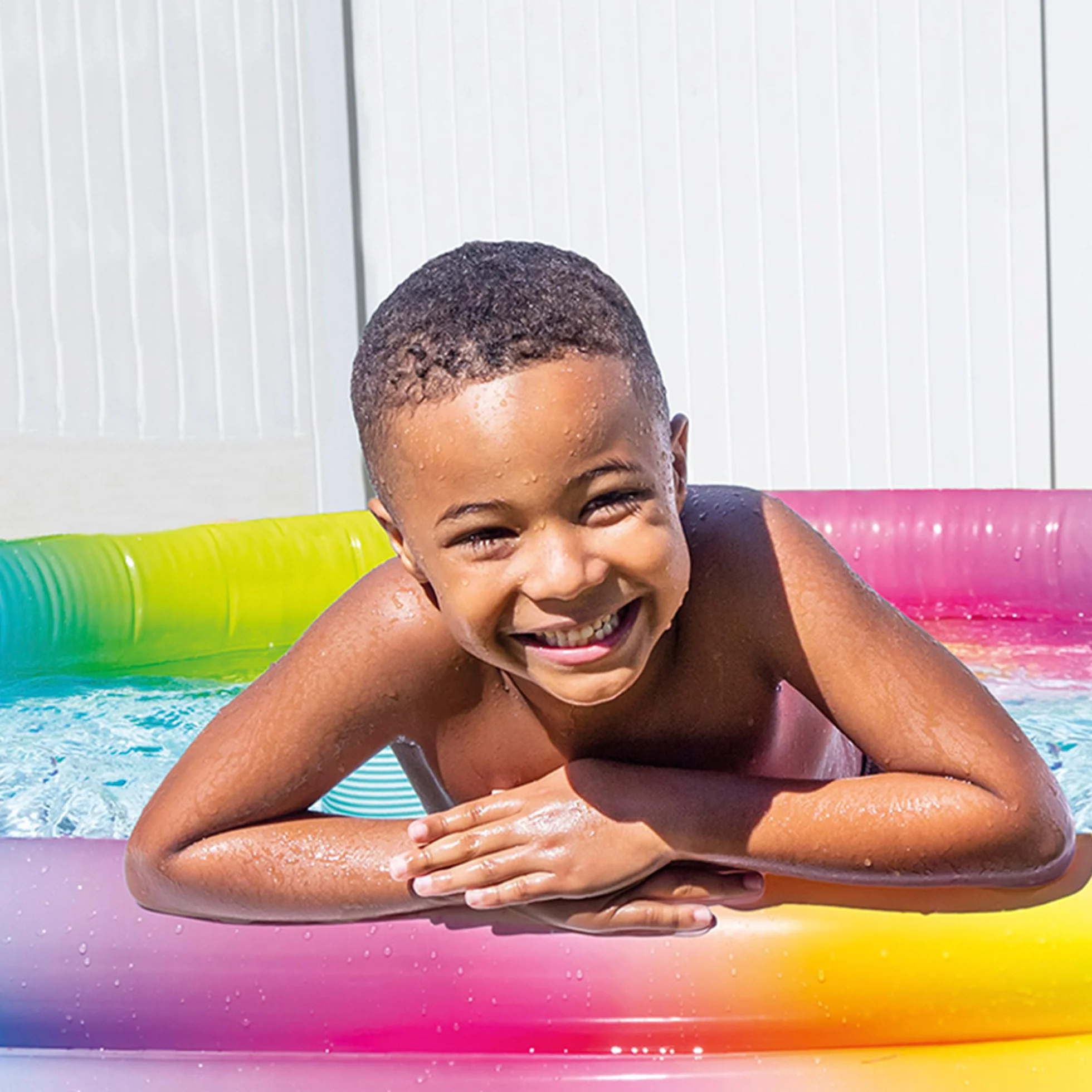 Intex Piscina Hinchable Infantil, 147x33 cm, 330 litros, diseño arcoíris, 3 cámaras de Aire con Doble válvula, Vinilo Resistente, Uso Exterior, Incluye Parche de reparación, niños +2 años (58439)