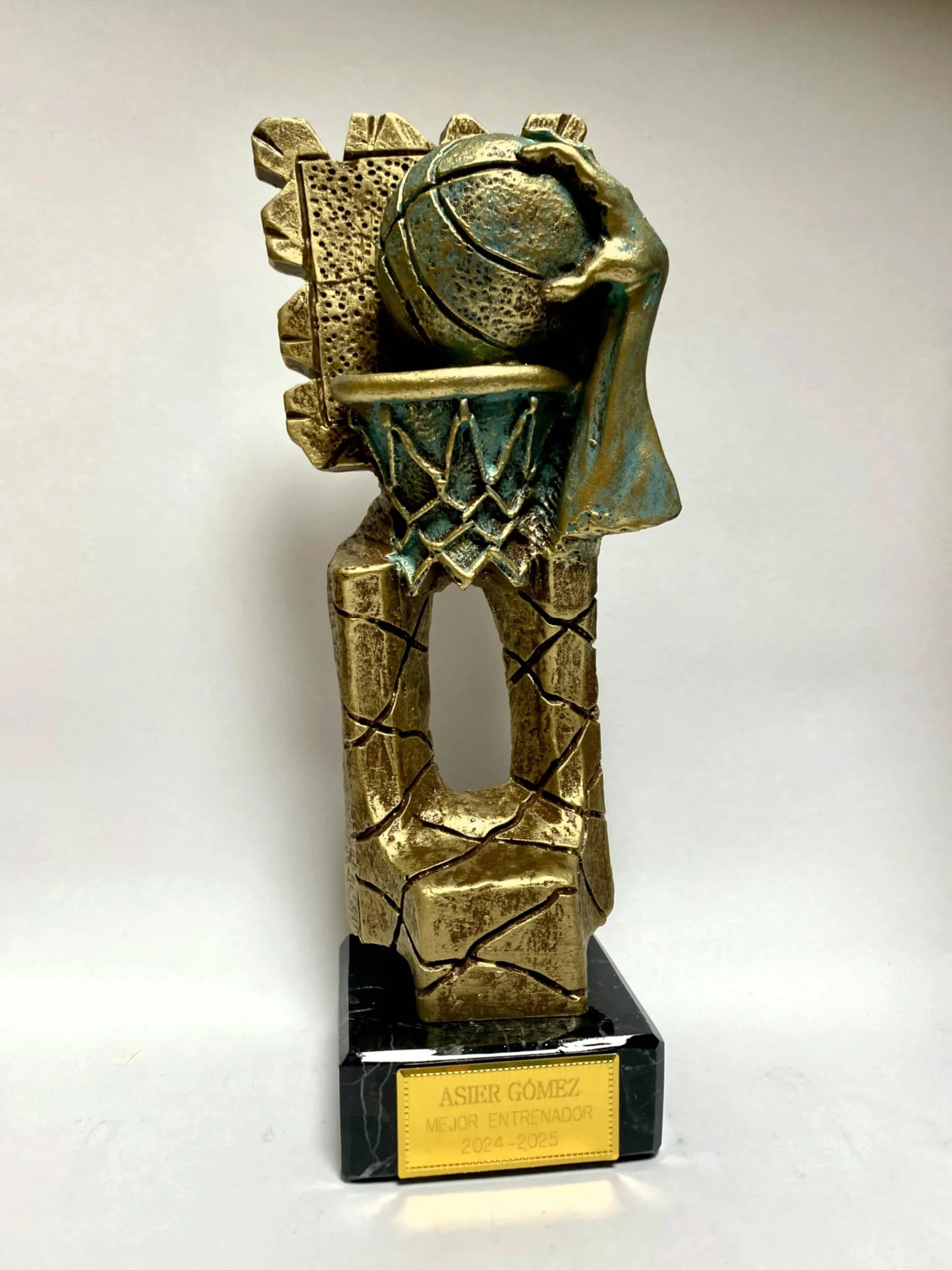 Trofeo Baloncesto Personalizado Dorado y Plateado 26 cm